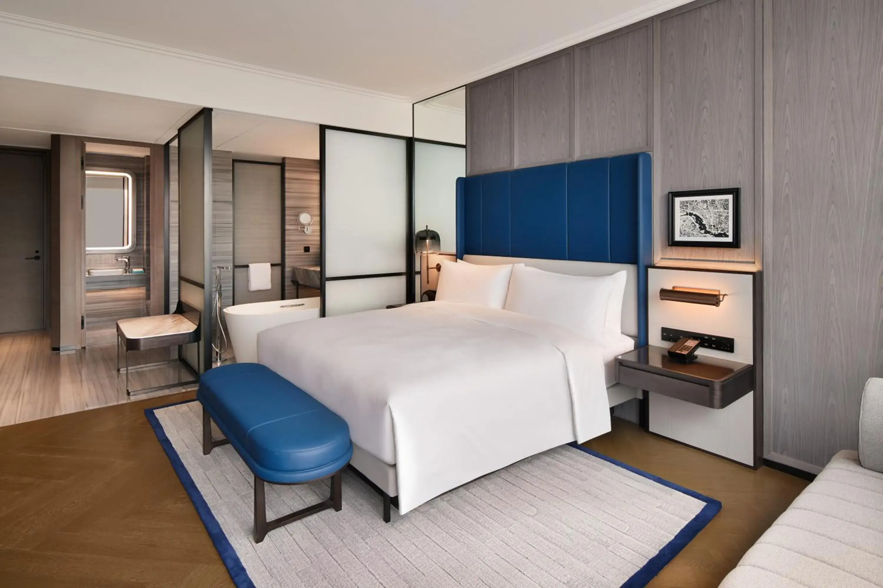 Deluxe King Room with Canal View in Le Meridien Nantong Deluxe King Room with Canal View in Le Meridien Nantong