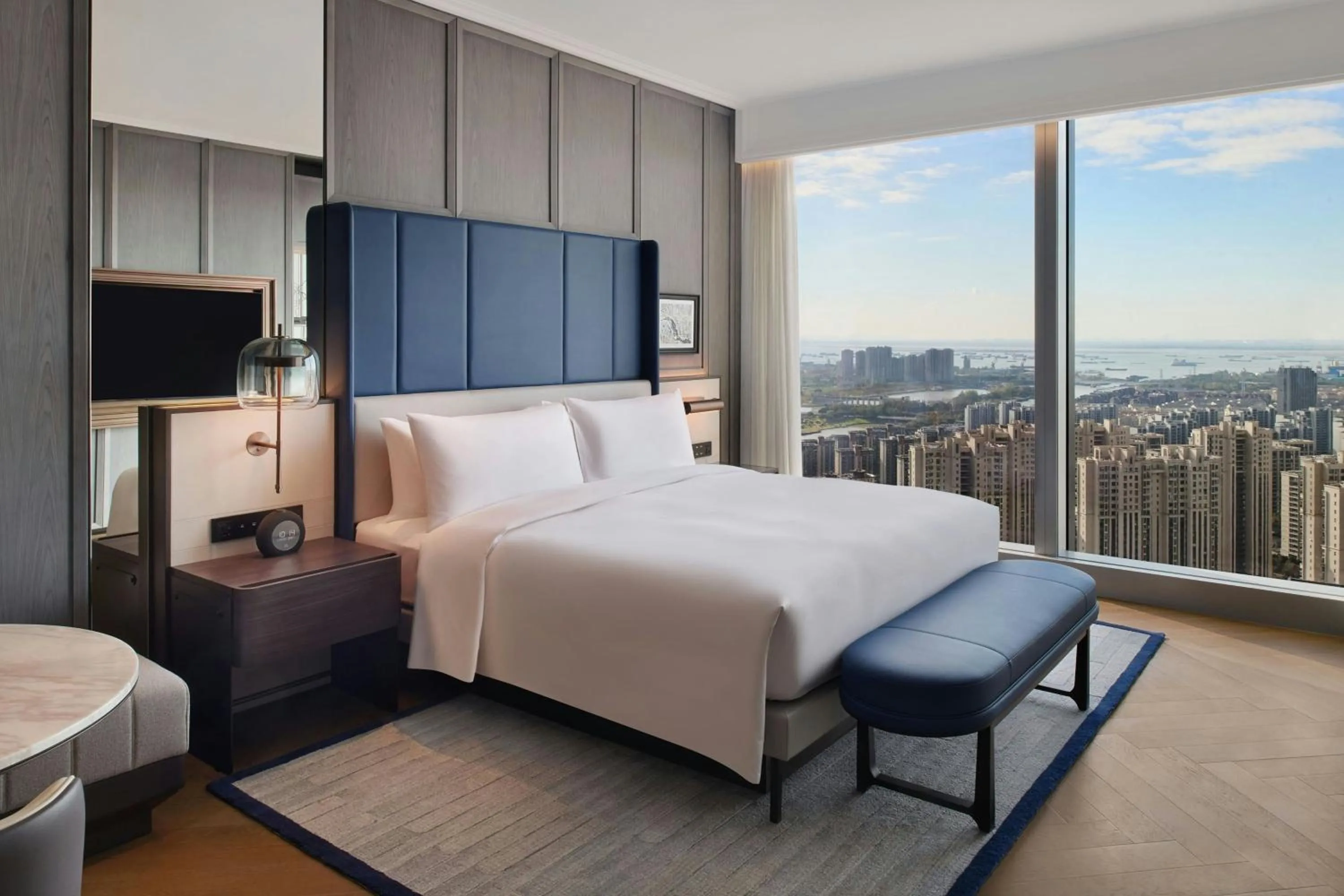 Photo of the whole room, Bed in Le Meridien Nantong