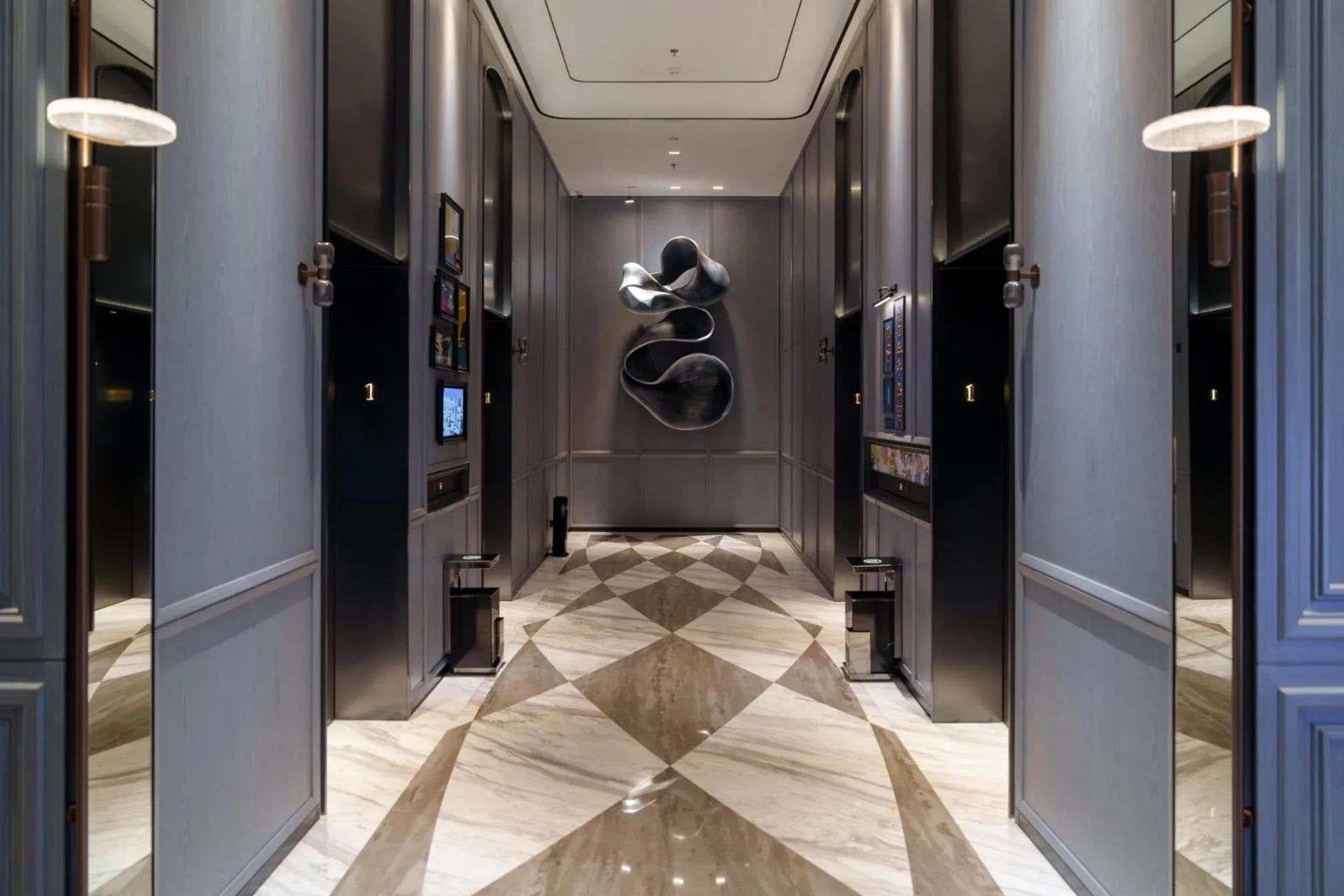 elevator in Le Meridien Nantong