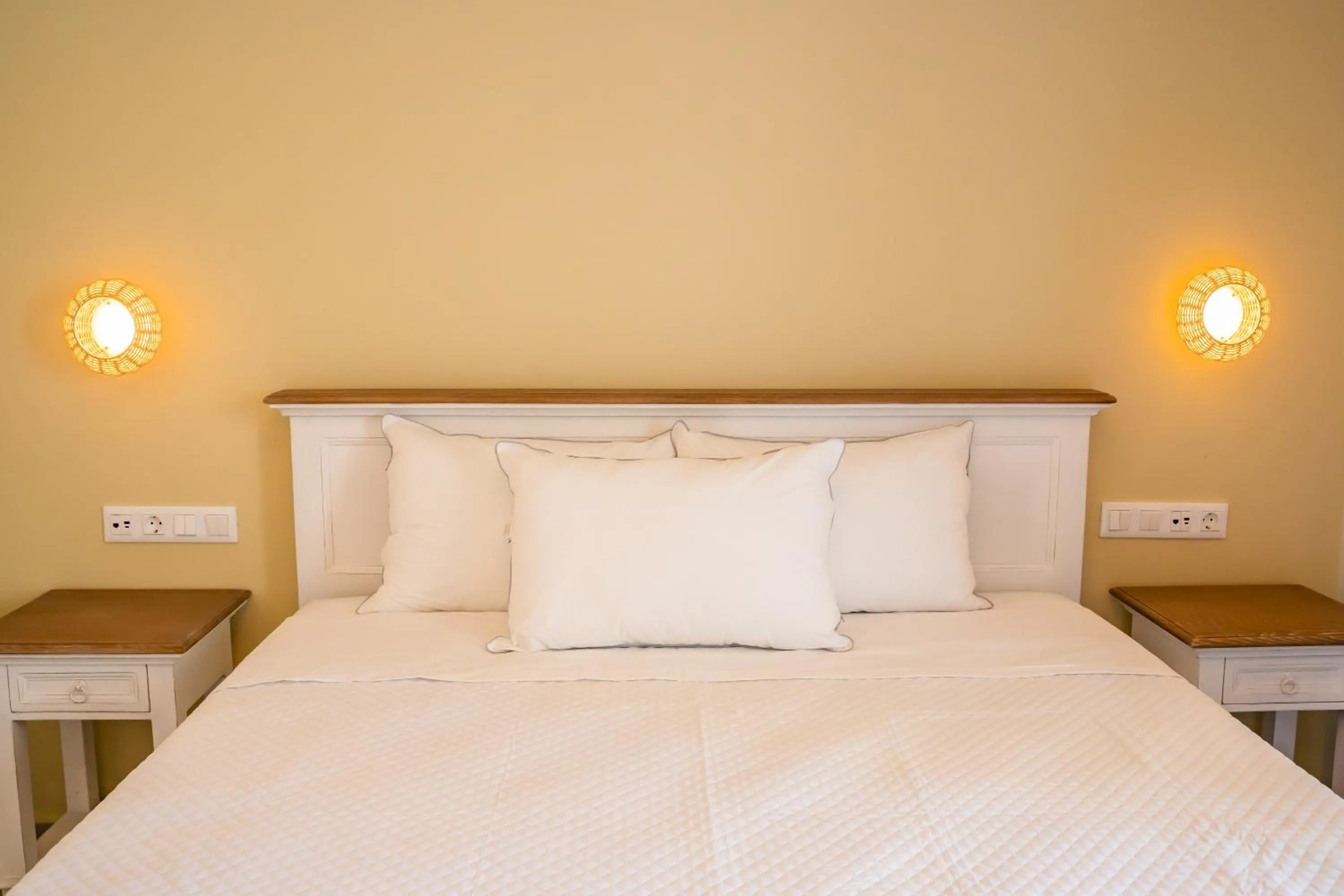 Decorative detail, Bed in Onyro Villas