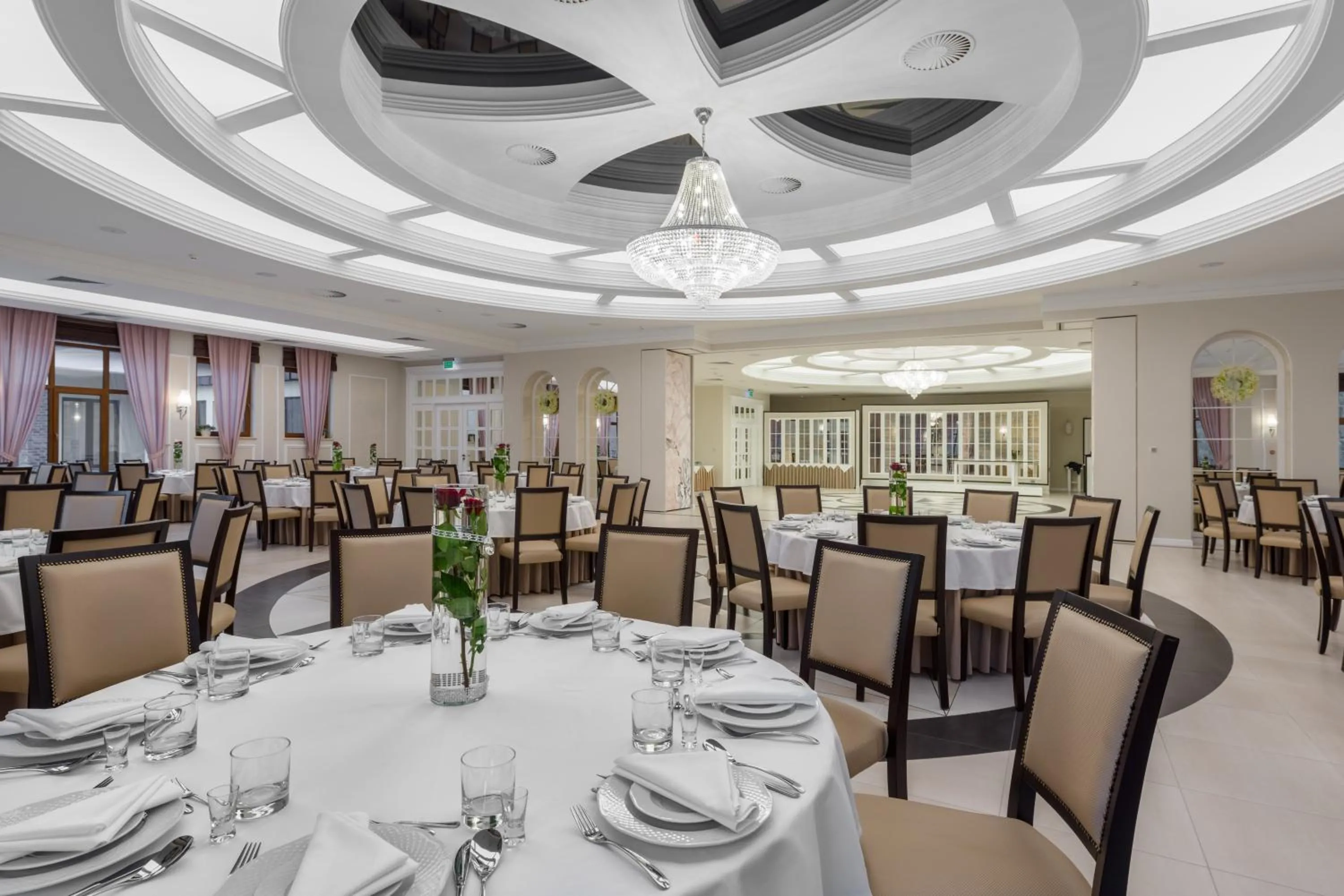 Restaurant/places to eat in Evita Hotel & SPA