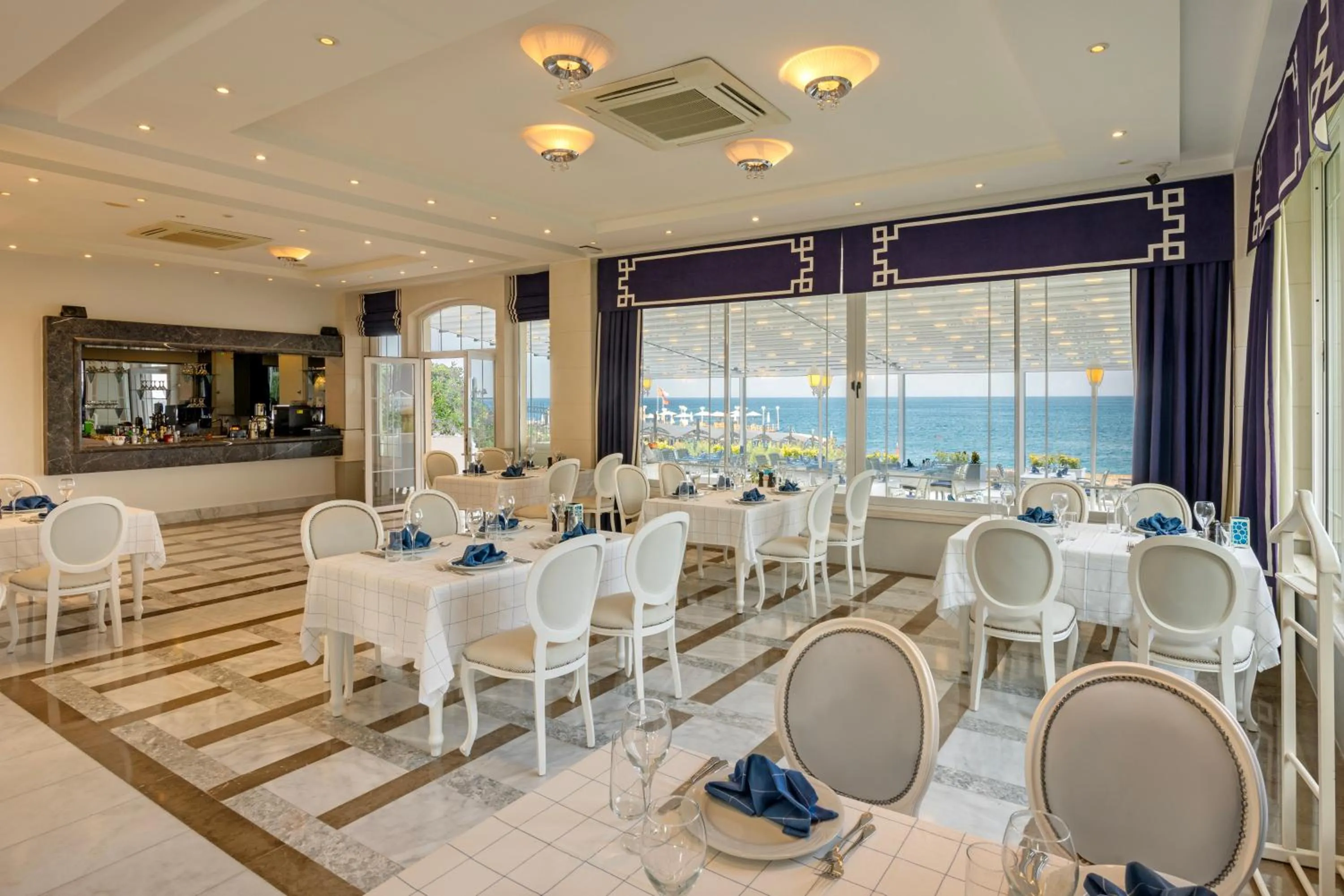 Restaurant/places to eat in Dobedan World Palace Hotel ''Ex Brand Alva Donna World Palace ''