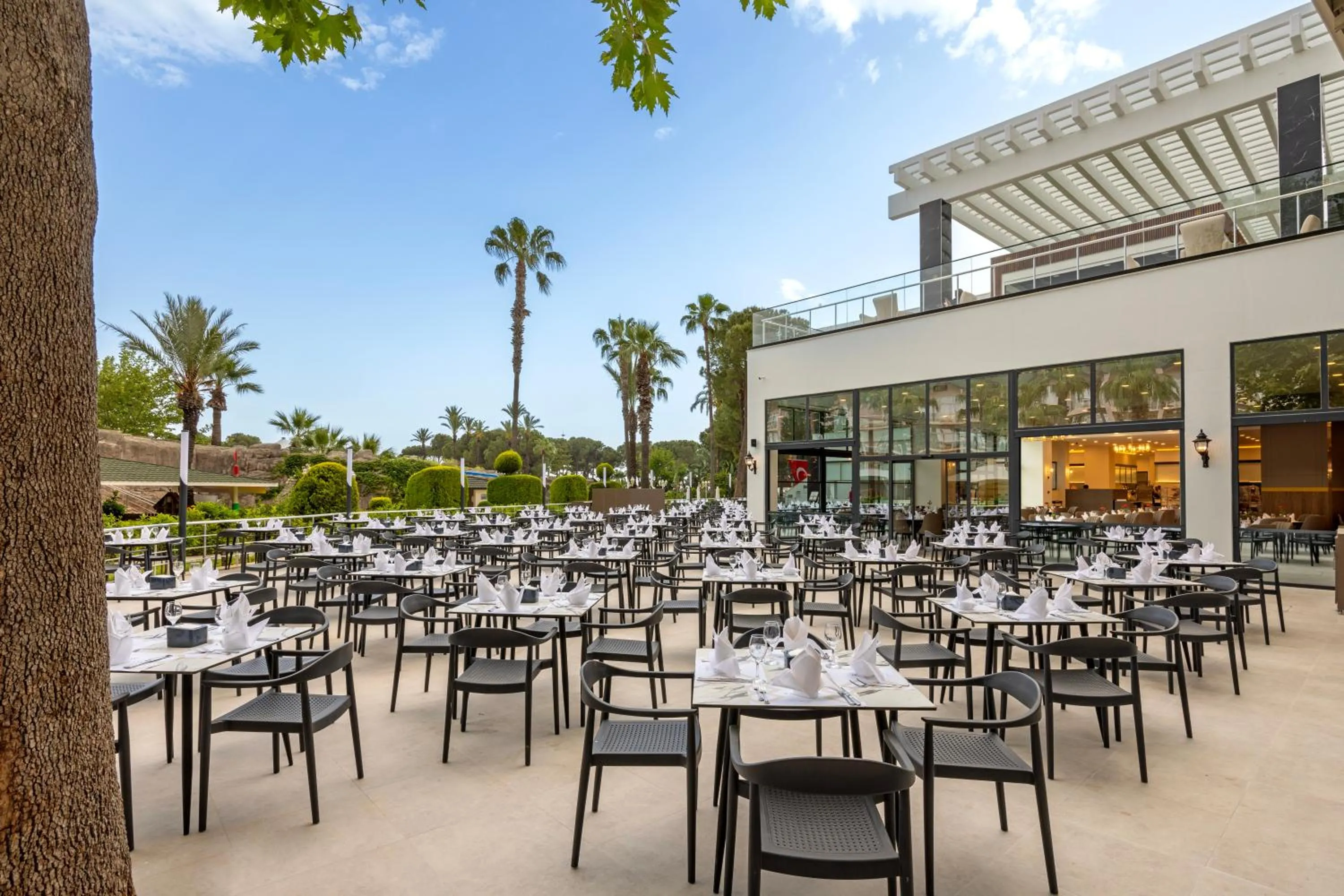 Restaurant/places to eat in Dobedan World Palace Hotel ''Ex Brand Alva Donna World Palace ''