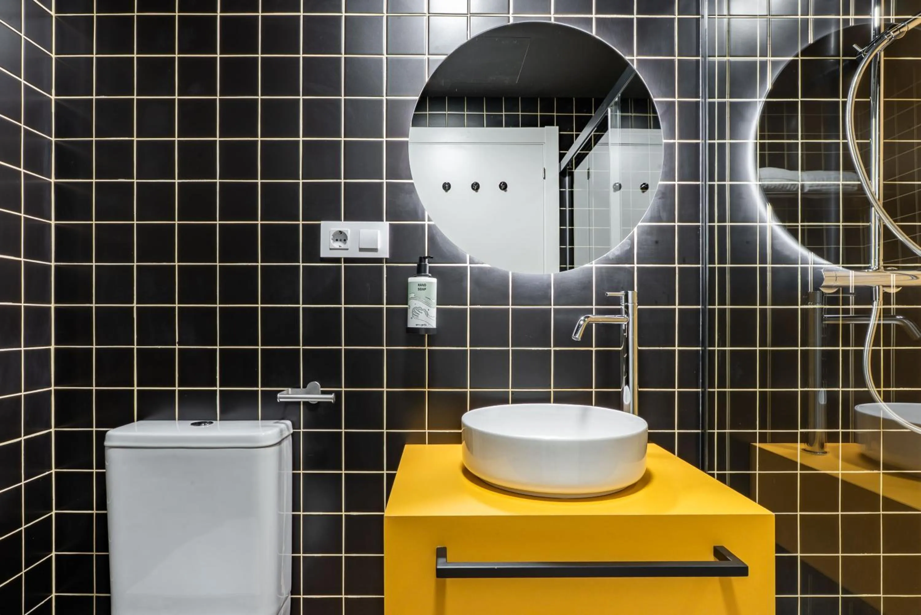 Toilet in Smartr Valencia Turia