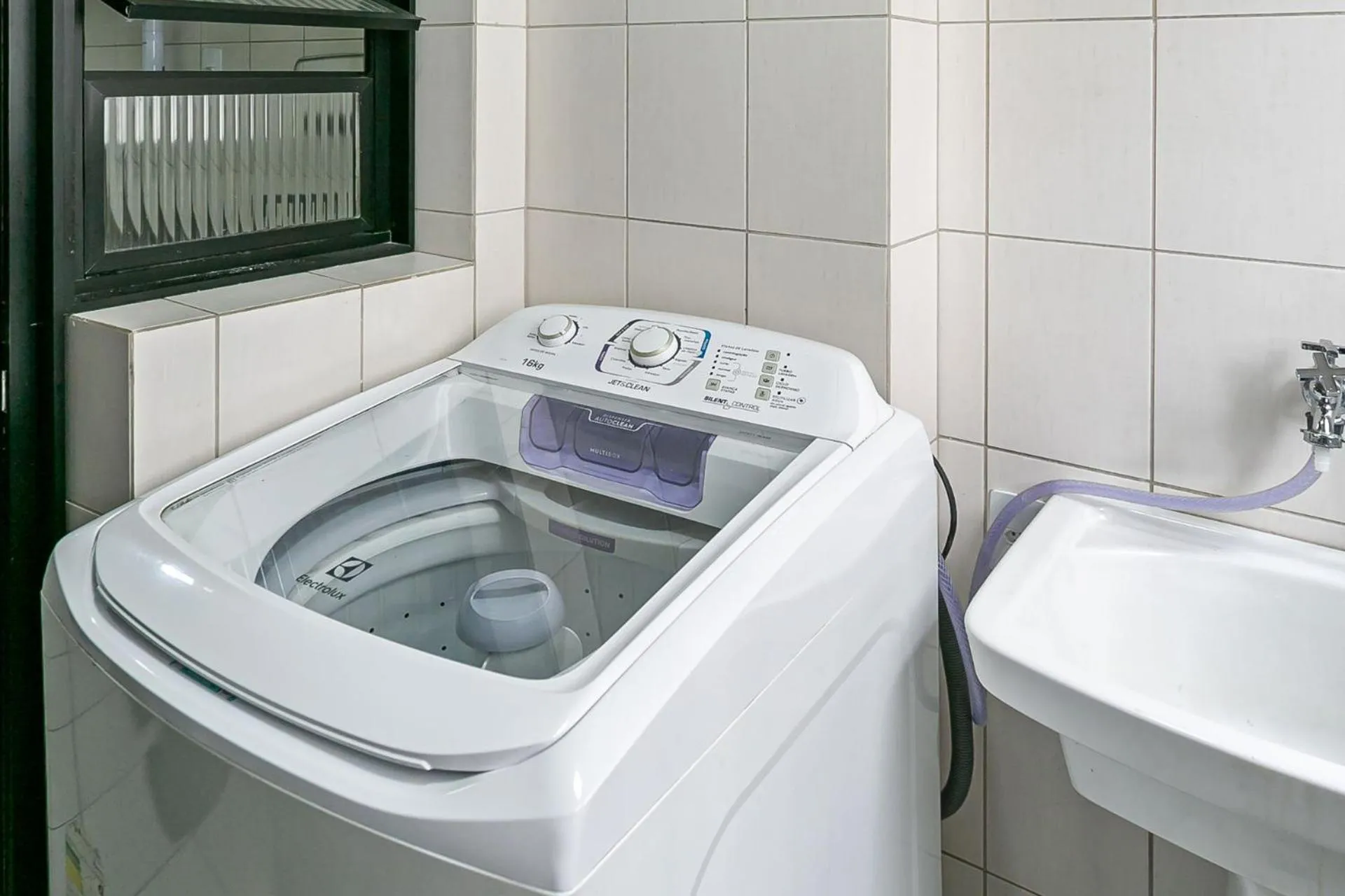 Apto Confortável Com Piscina no Itacorubi KR3259