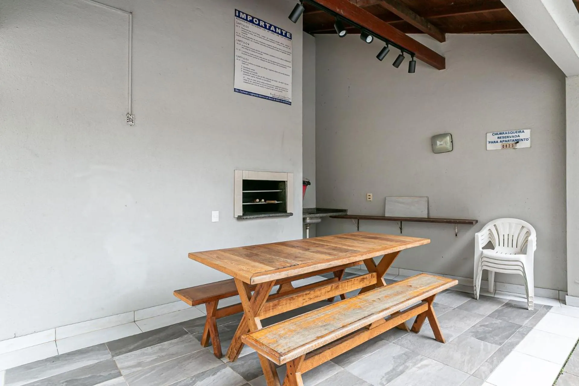Apto Confortável Com Piscina no Itacorubi KR3259