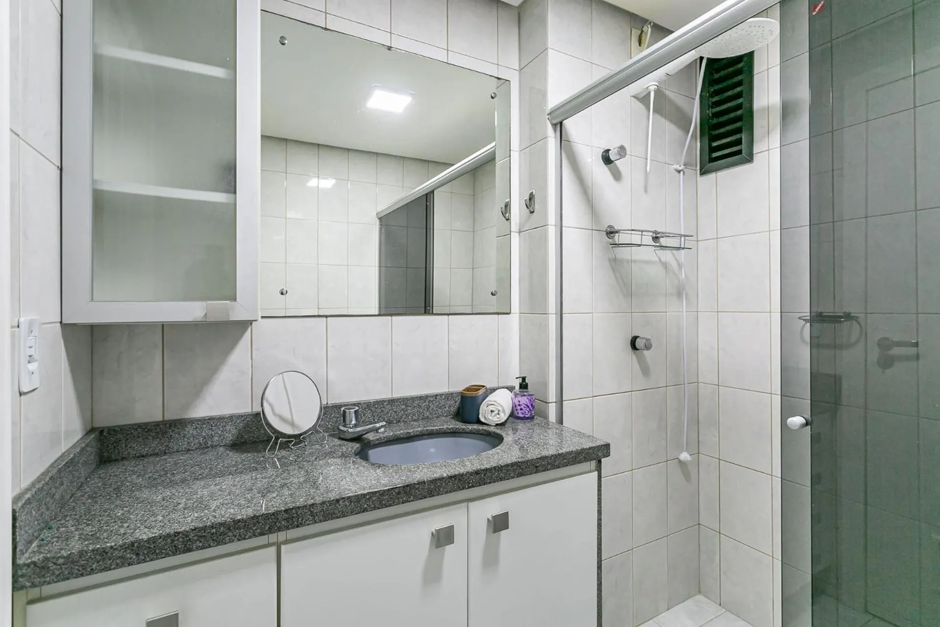 Apto Confortável Com Piscina no Itacorubi KR3259