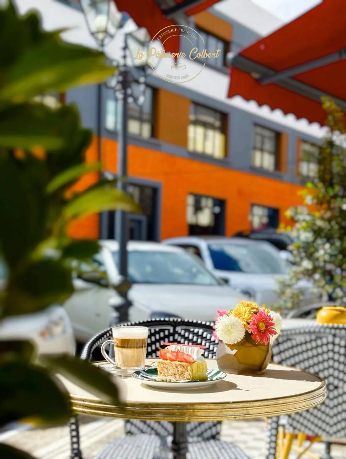 Restaurant/places to eat in Hôtel Colbert Palace