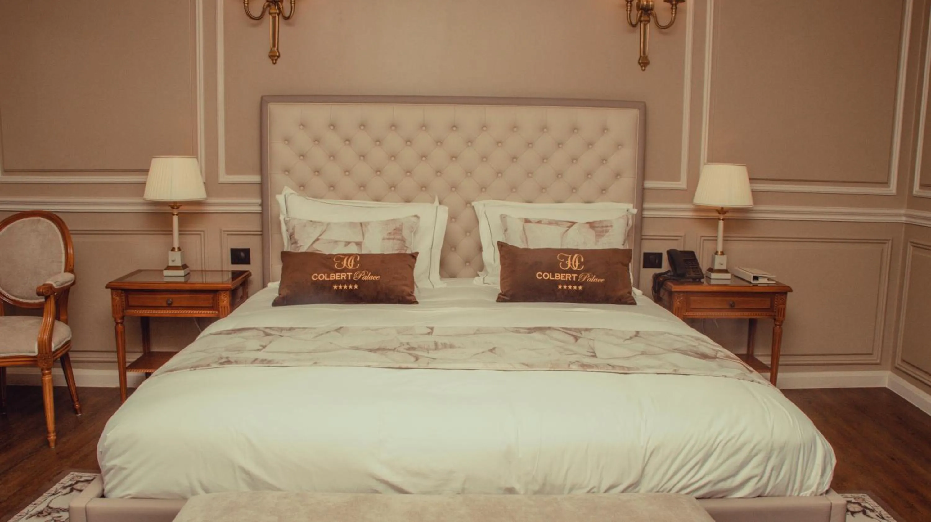 Bed in Hôtel Colbert Palace