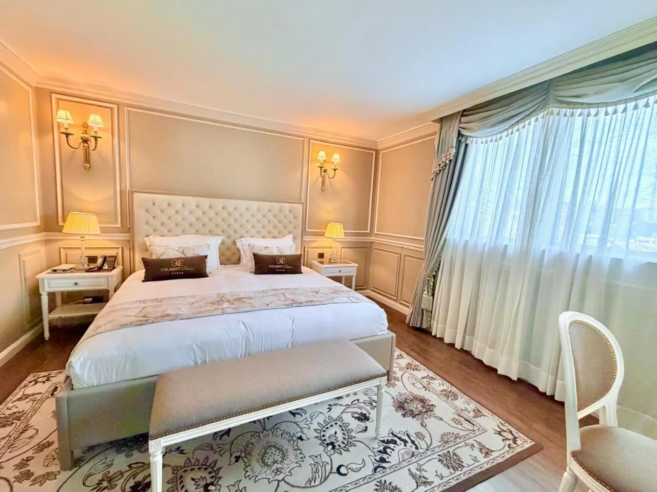 Bed in Hôtel Colbert Palace