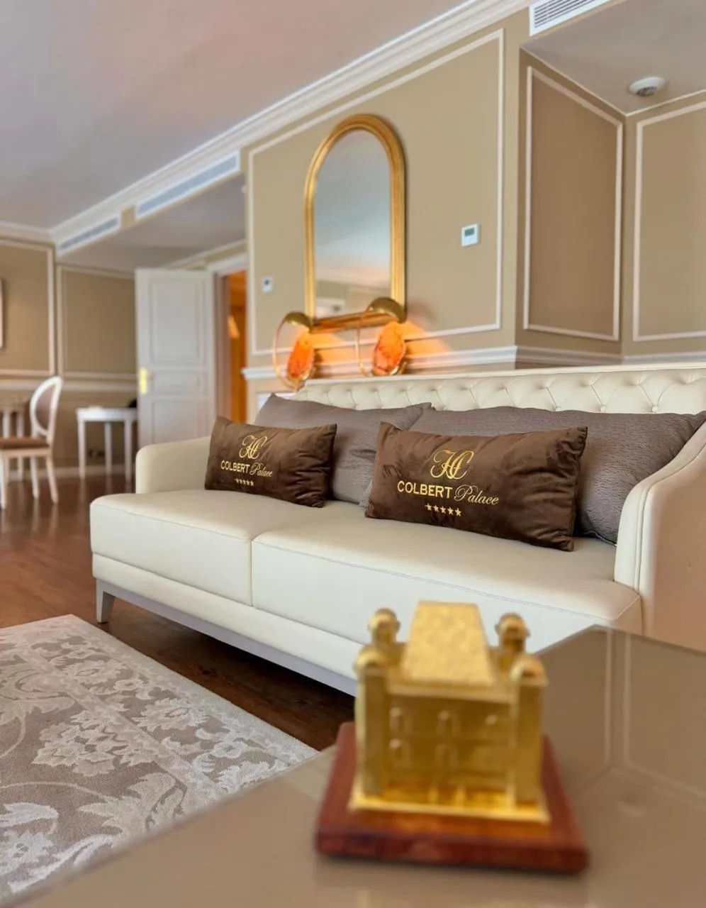 Bed in Hôtel Colbert Palace