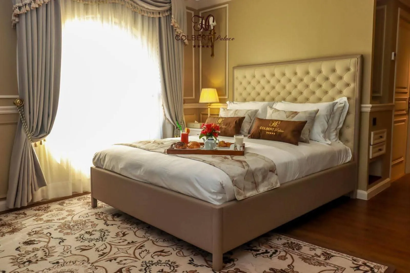 Bed in Hôtel Colbert Palace