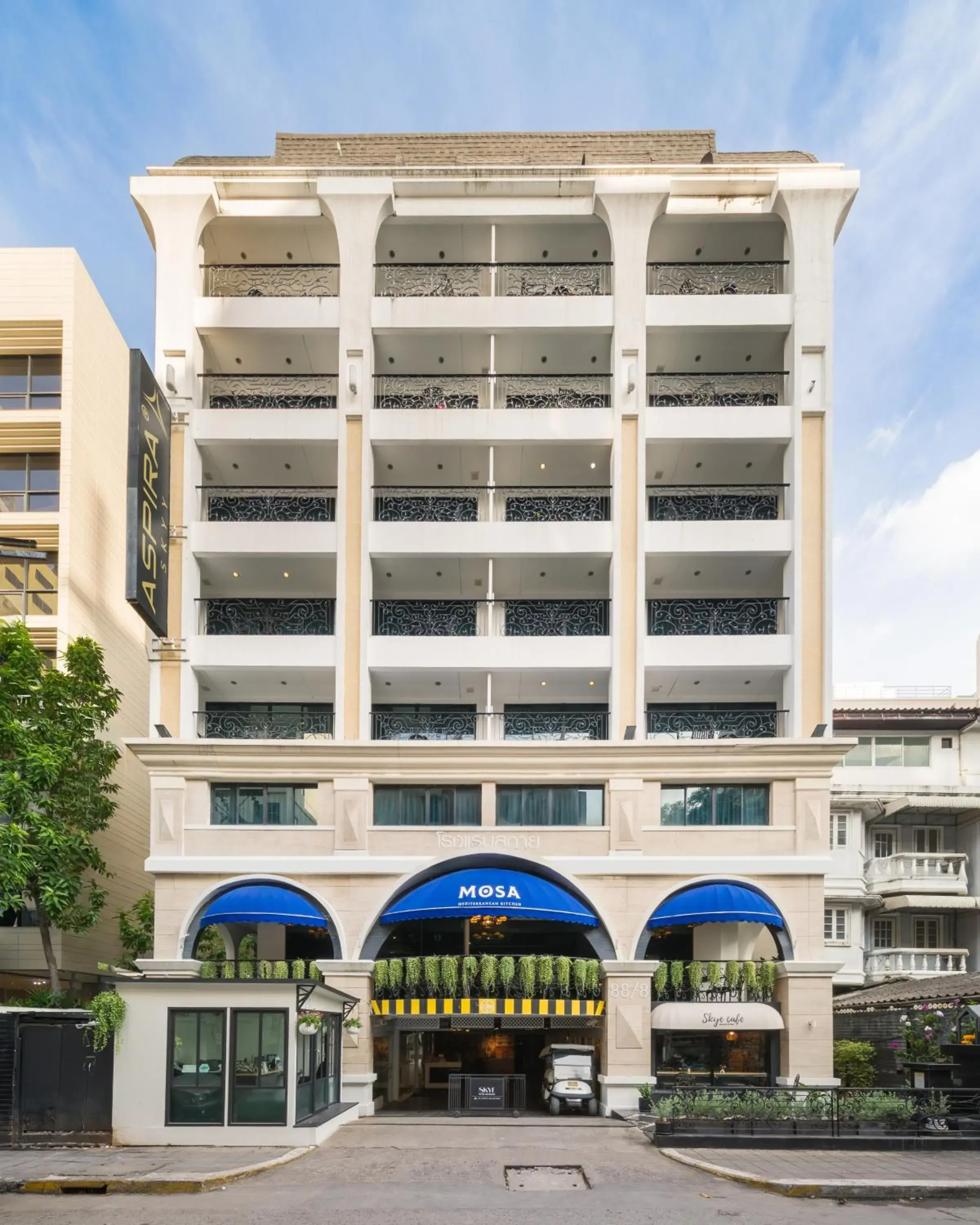 Property building in Skye Hotel Bangkok Property building in Skye Hotel Bangkok