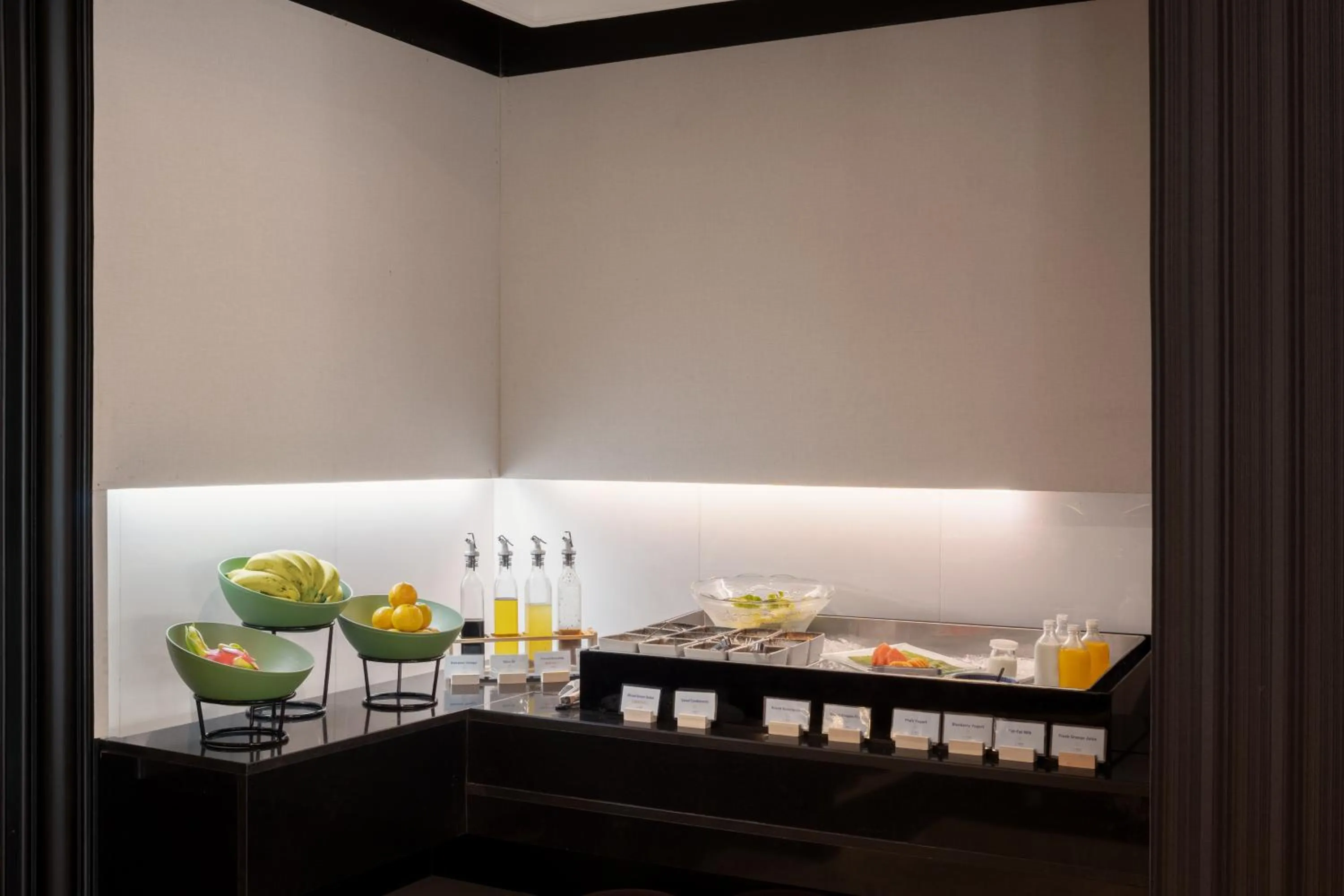 Restaurant/places to eat in Skye Hotel Bangkok