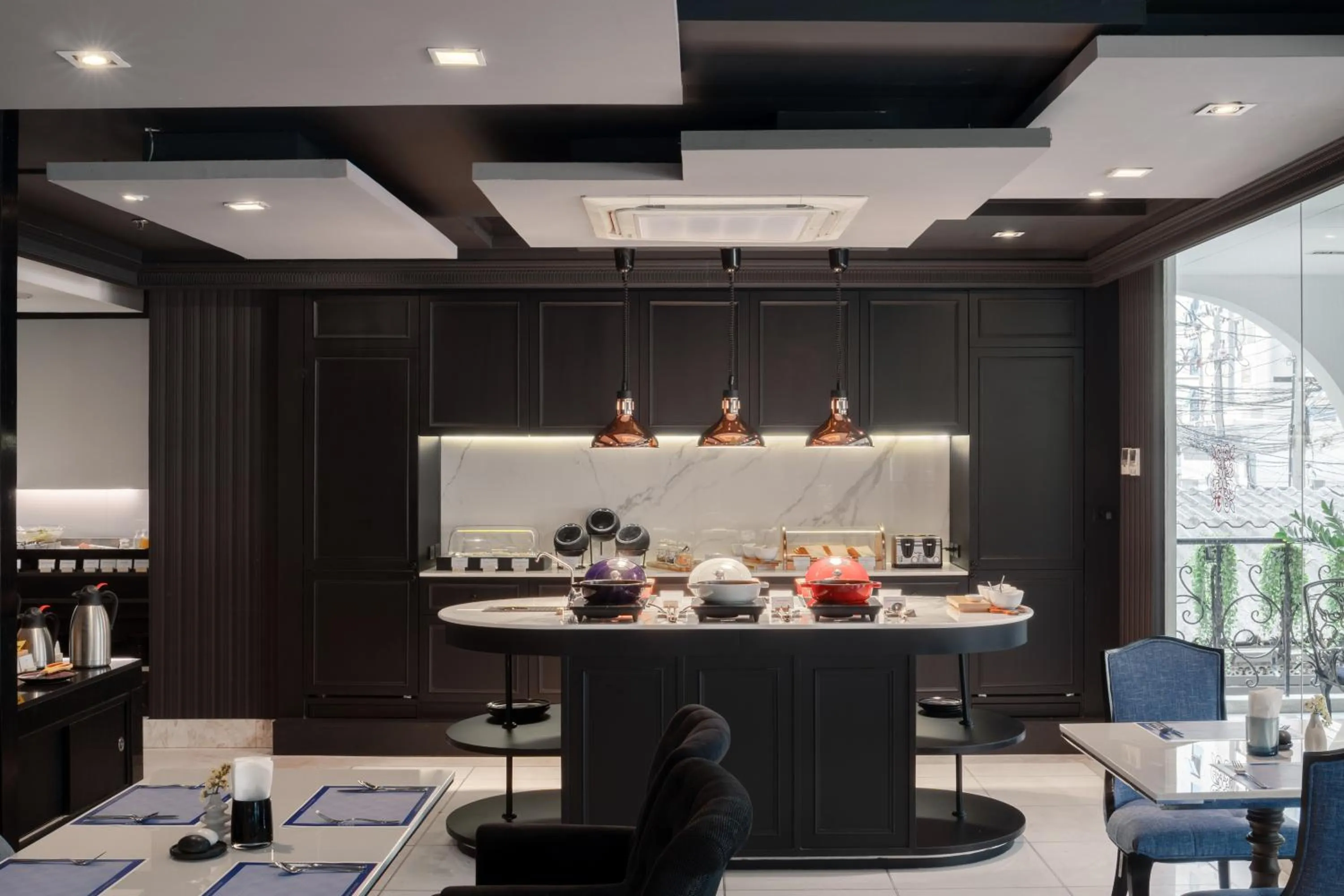 Restaurant/places to eat in Skye Hotel Bangkok