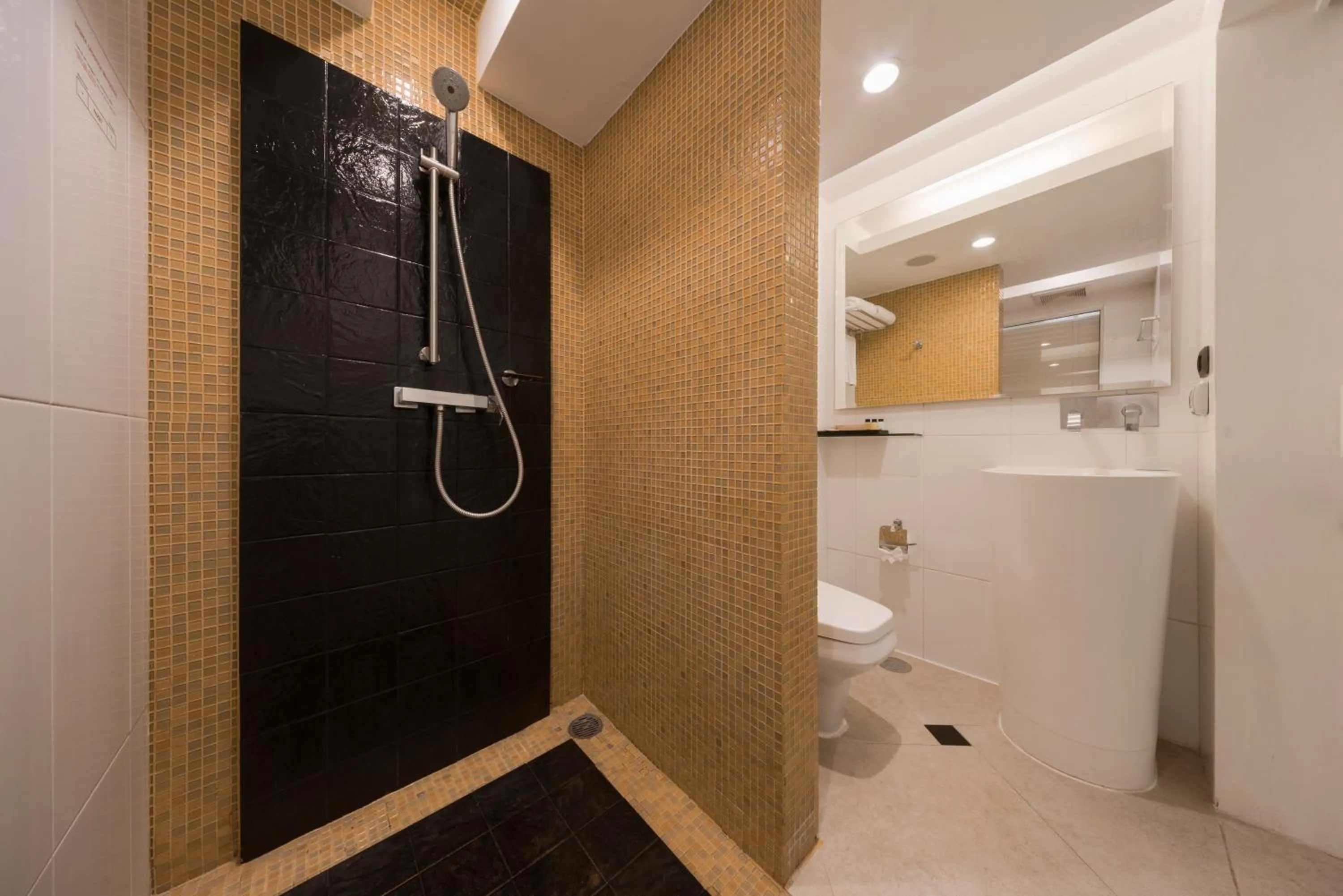 Bathroom in Skye Hotel Bangkok