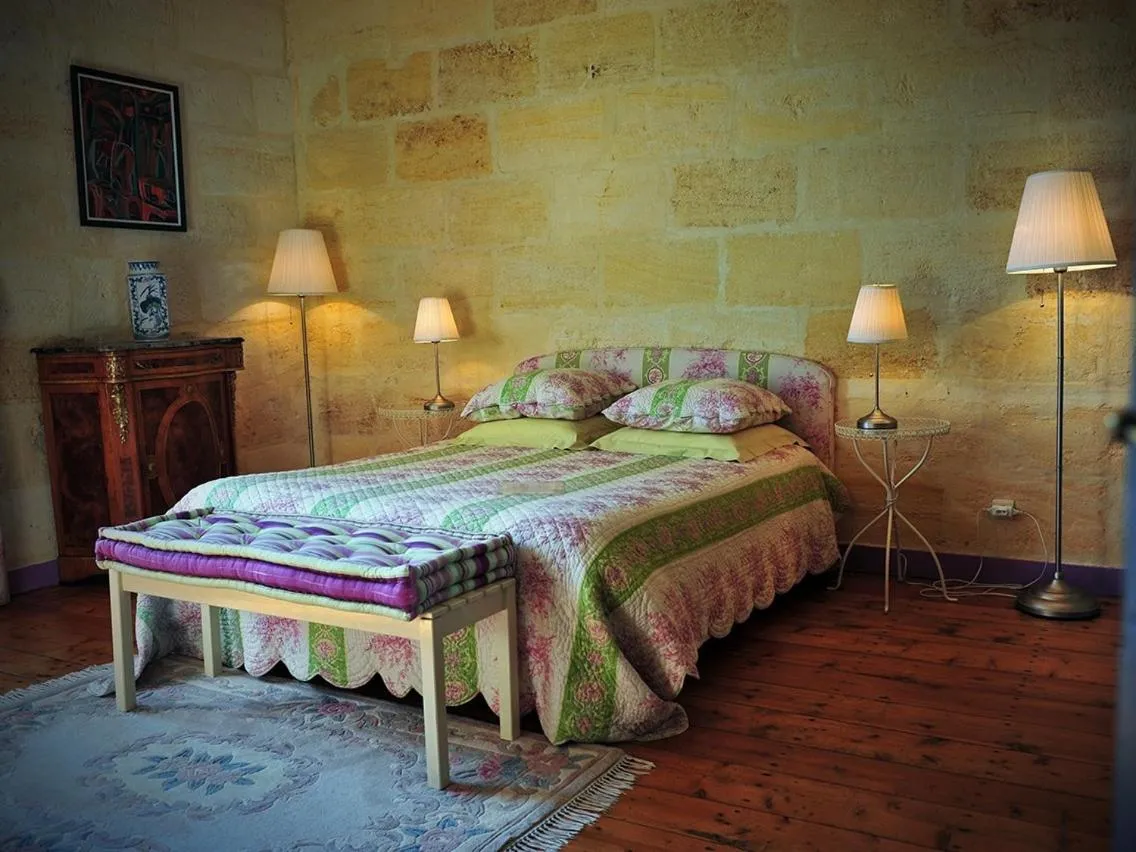 Large Double Room in Petit Garros
