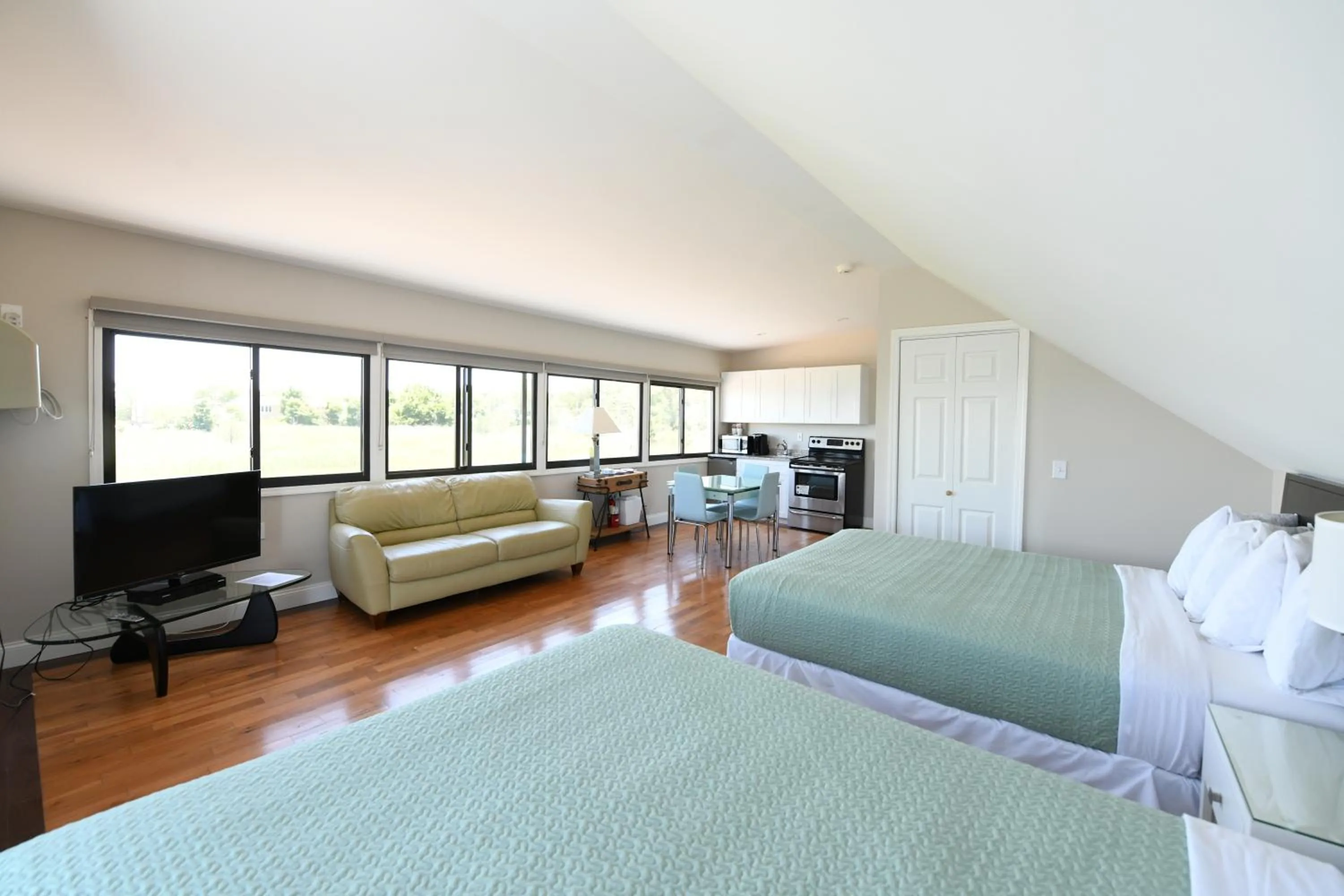 TV and multimedia in Bayview Resort