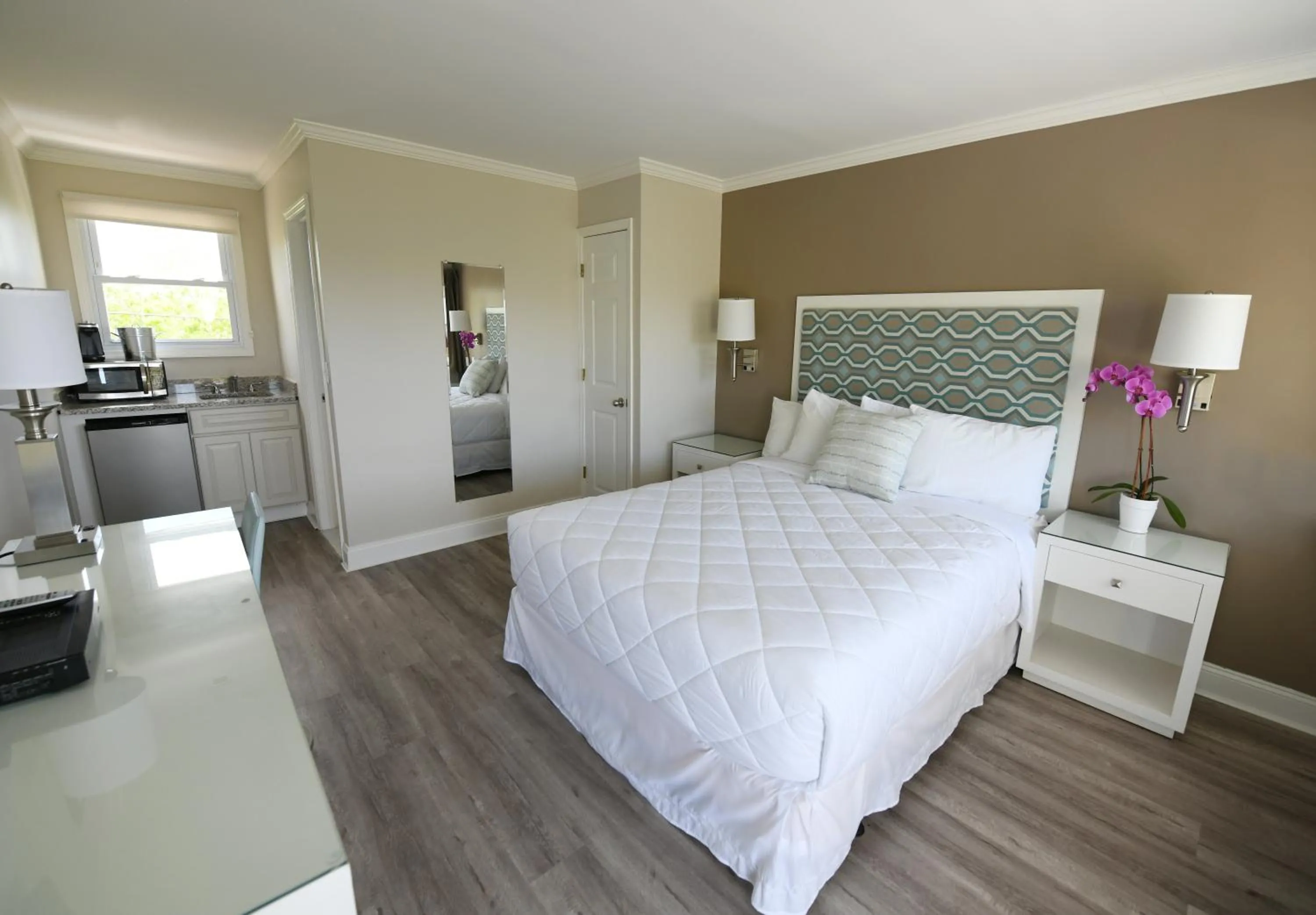 Photo of the whole room in Bayview Resort