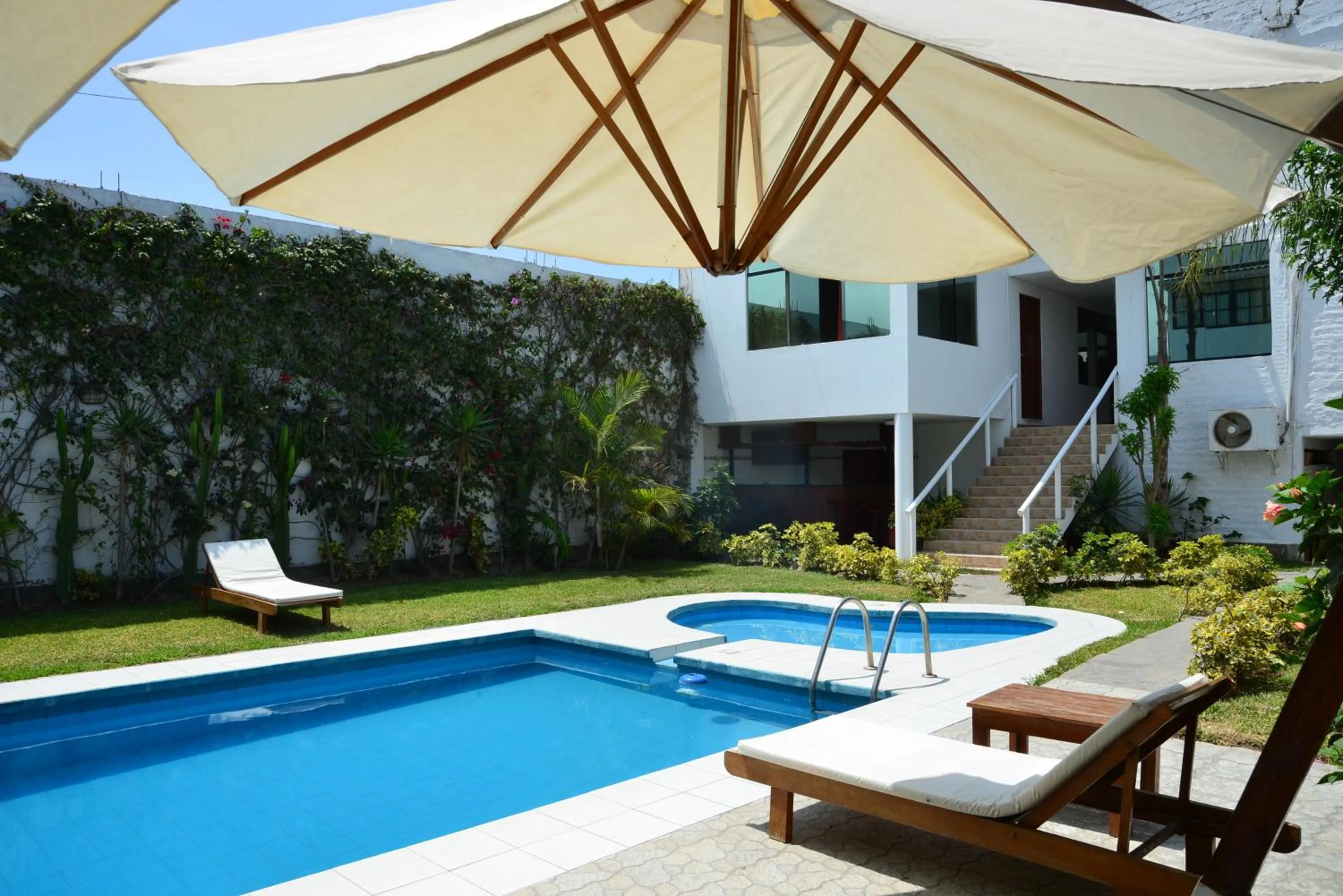 Swimming pool in Qallwa Asia