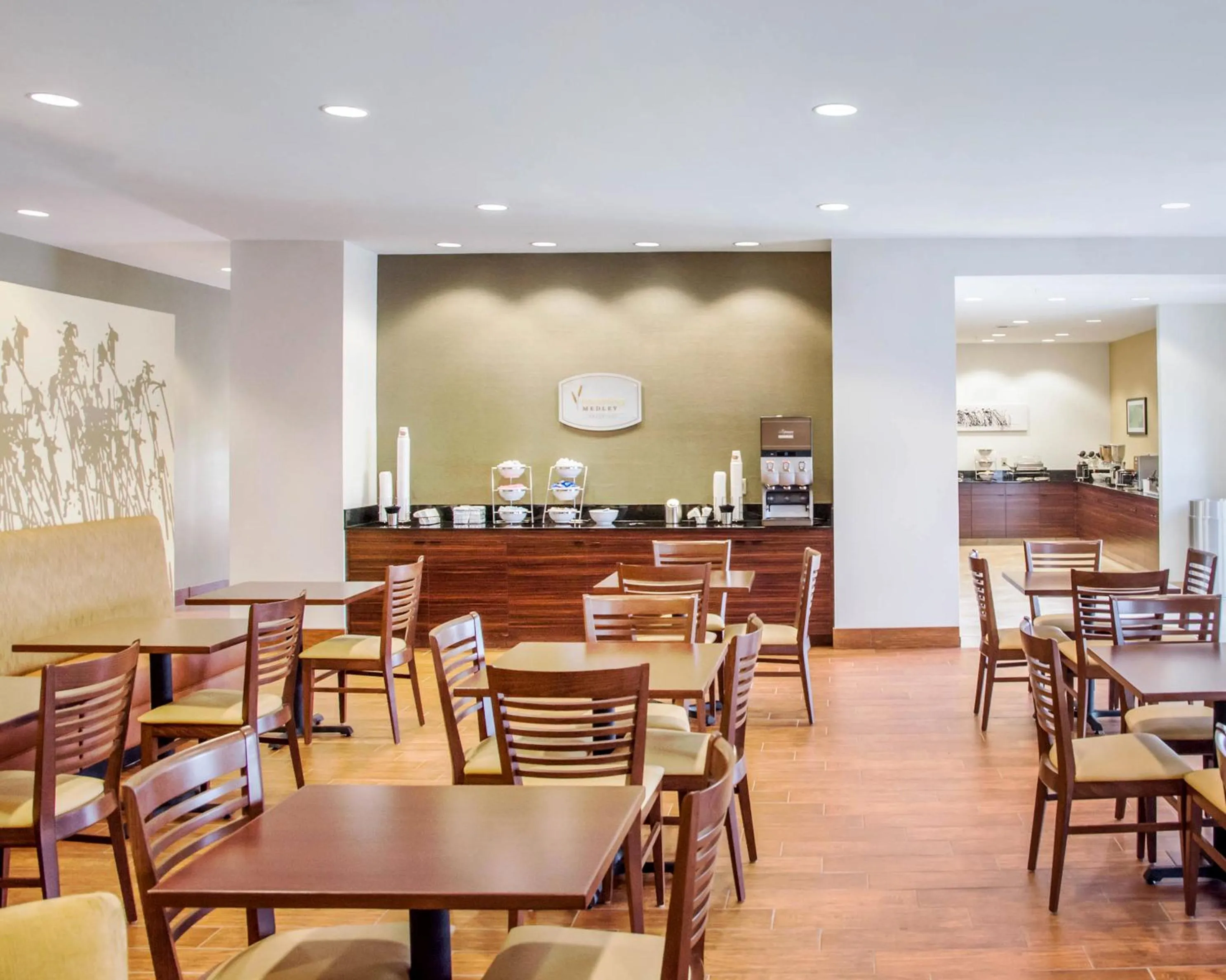 Restaurant/places to eat in Sleep Inn & Suites Parkersburg - Marietta