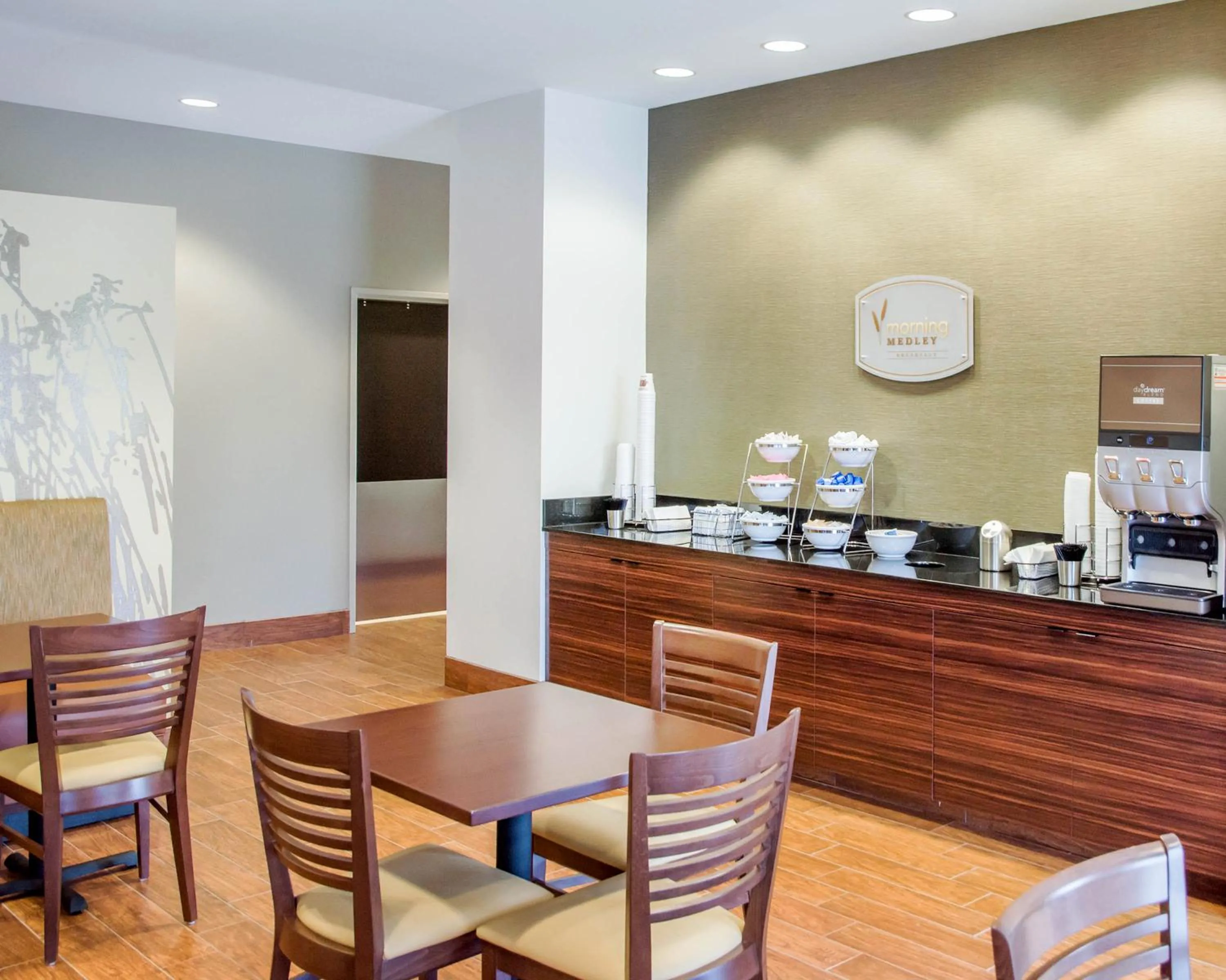 Food and drinks in Sleep Inn & Suites Parkersburg - Marietta