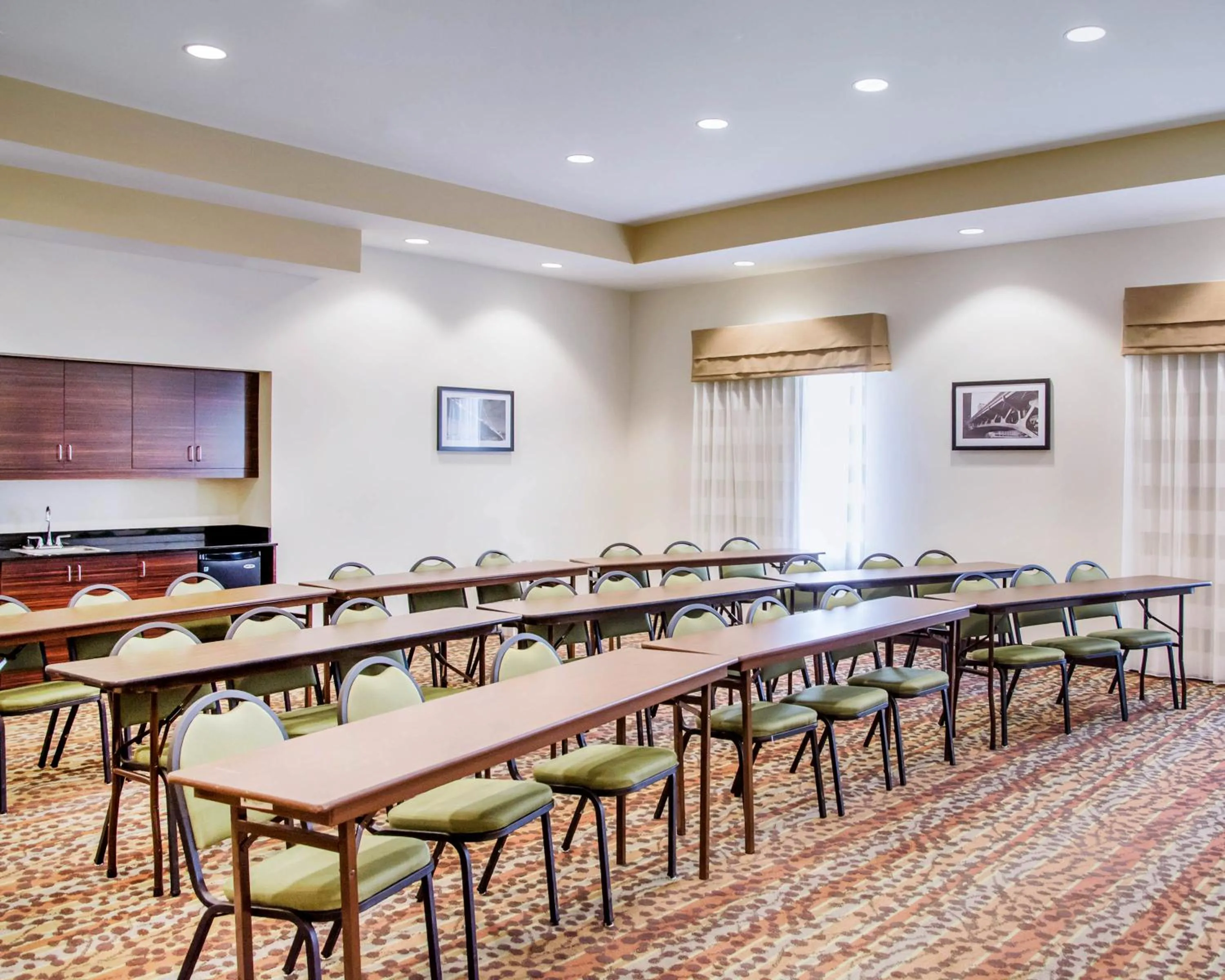 Meeting/conference room in Sleep Inn & Suites Parkersburg - Marietta