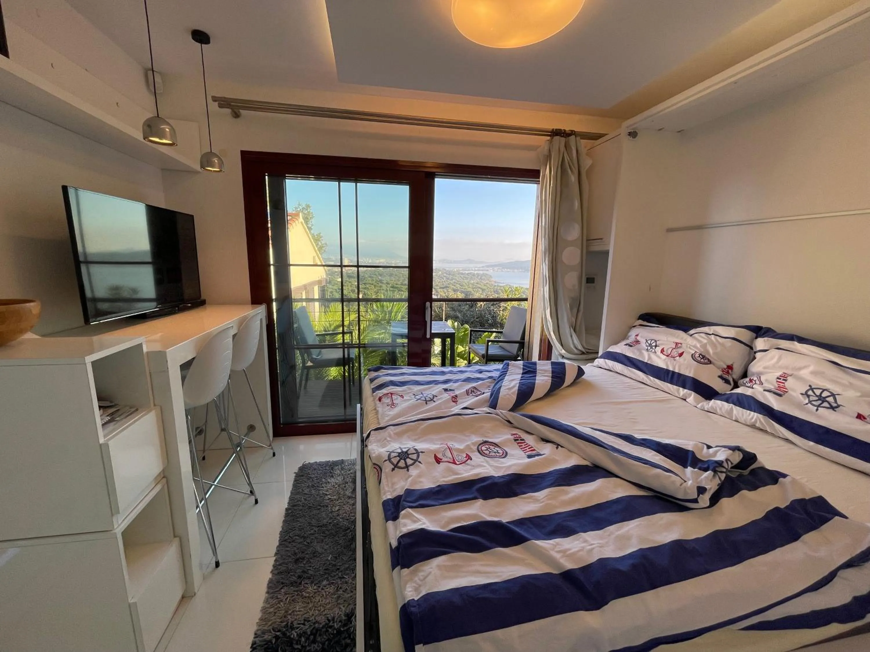 Bed in Villa Kerjanus