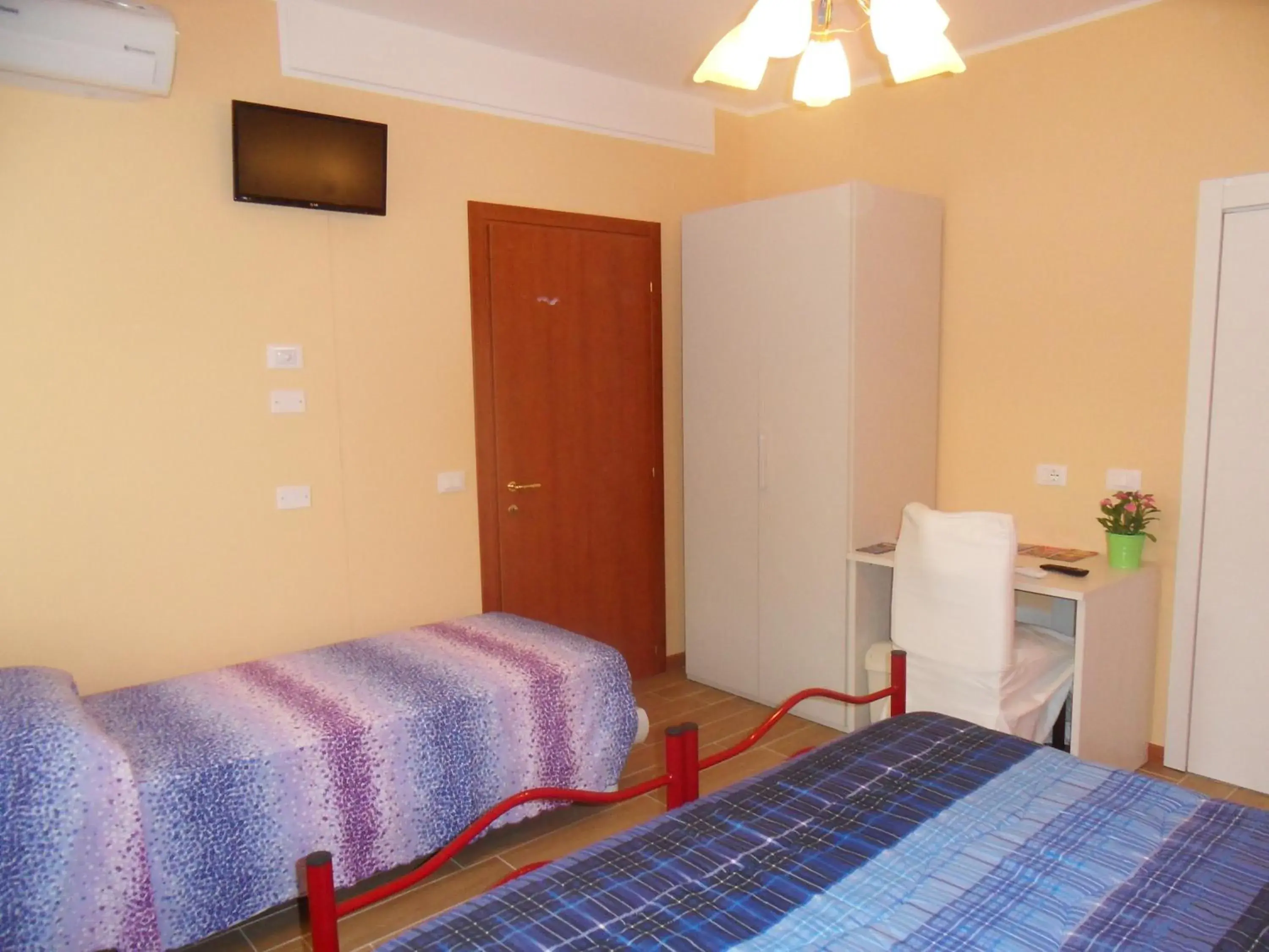 Triple Room with Garden View - single occupancy in B&B Giardino di Ro Triple Room with Garden View - single occupancy in B&B Giardino di Ro