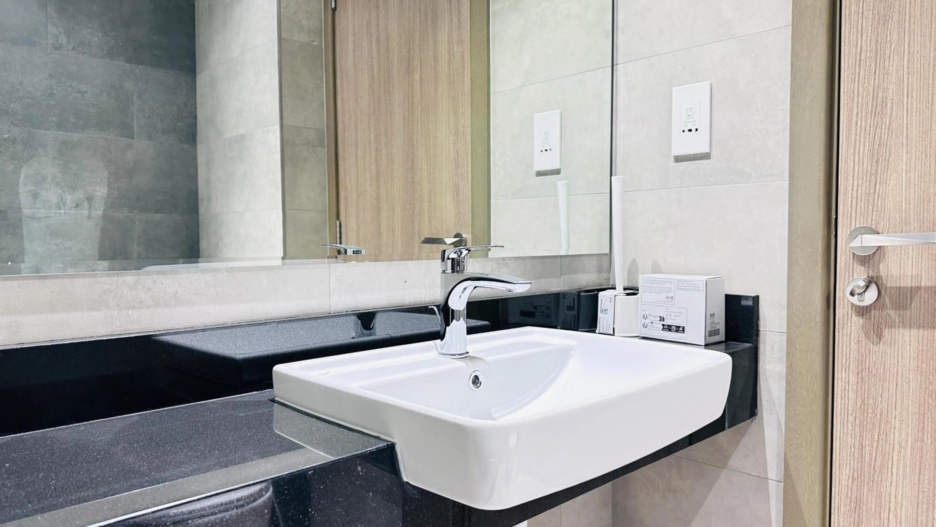 Bathroom in Sunday Sheikh Zayed Road Concord Tower by Belvilla