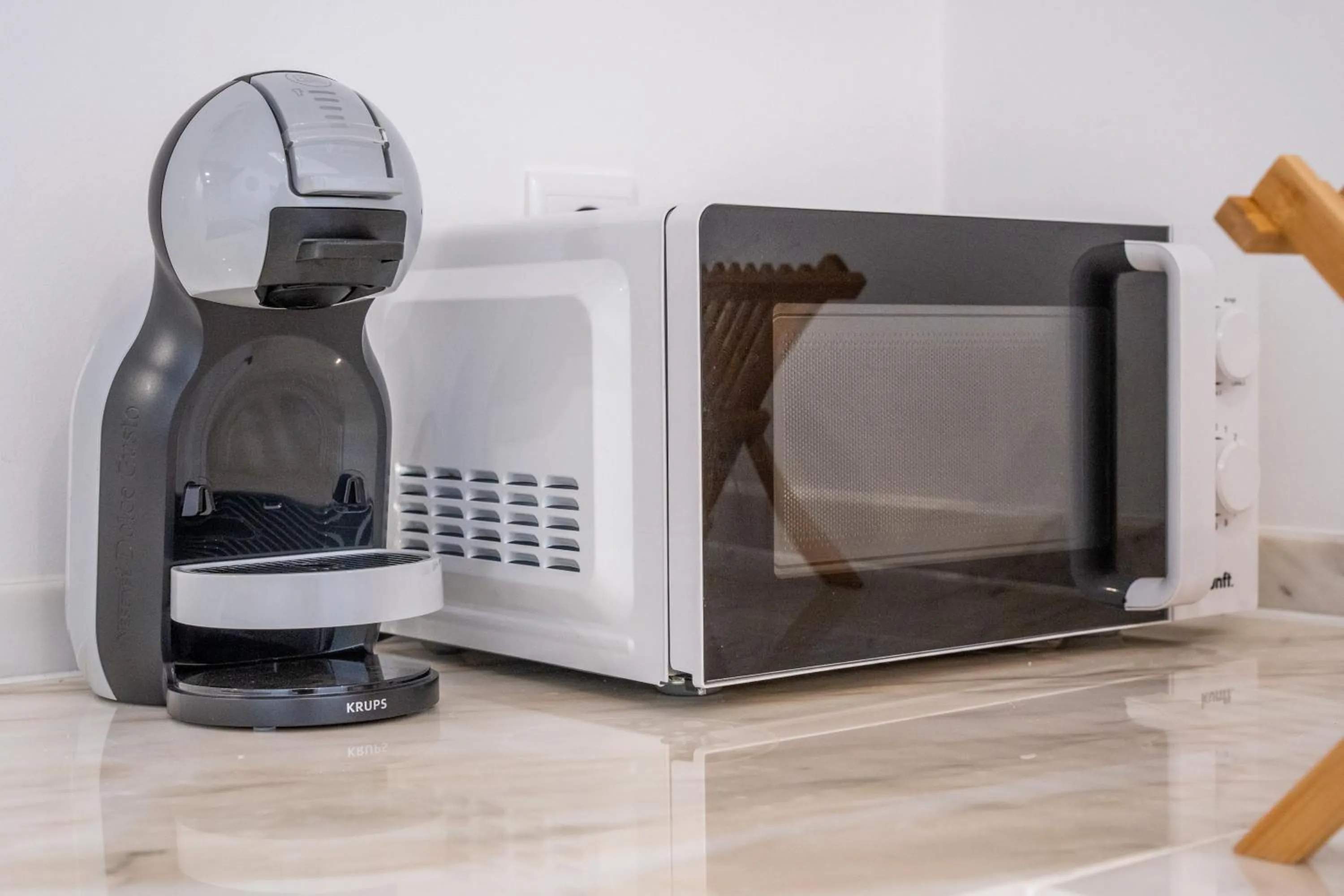 microwave in ApArtStudio