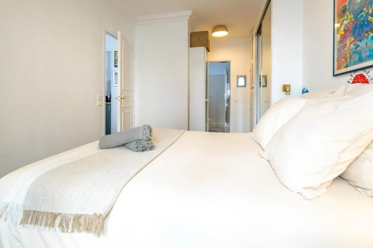 Bed in Appartement Haussmannien Étoile