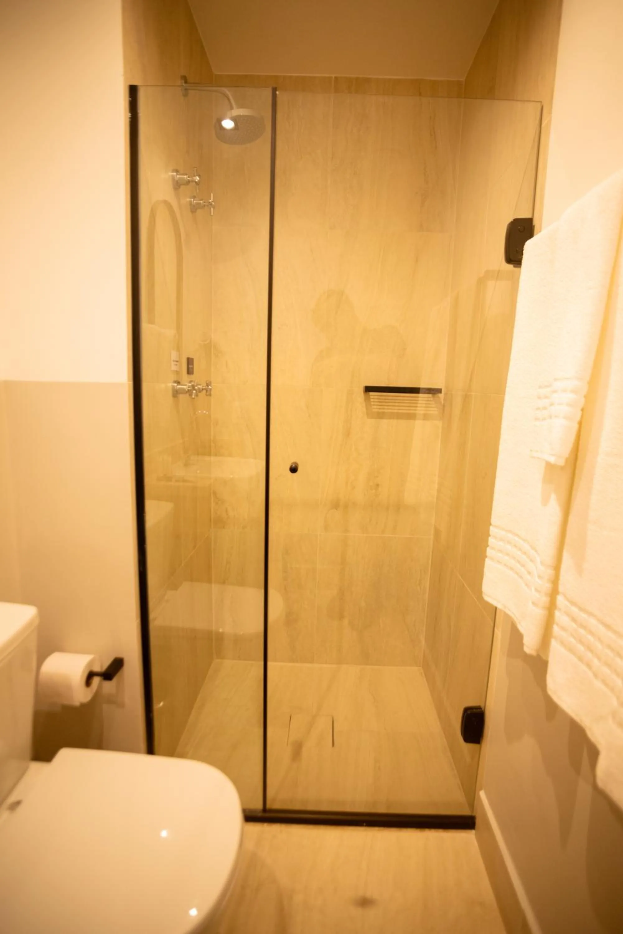 Shower in Charlie Legacy Campo Belo