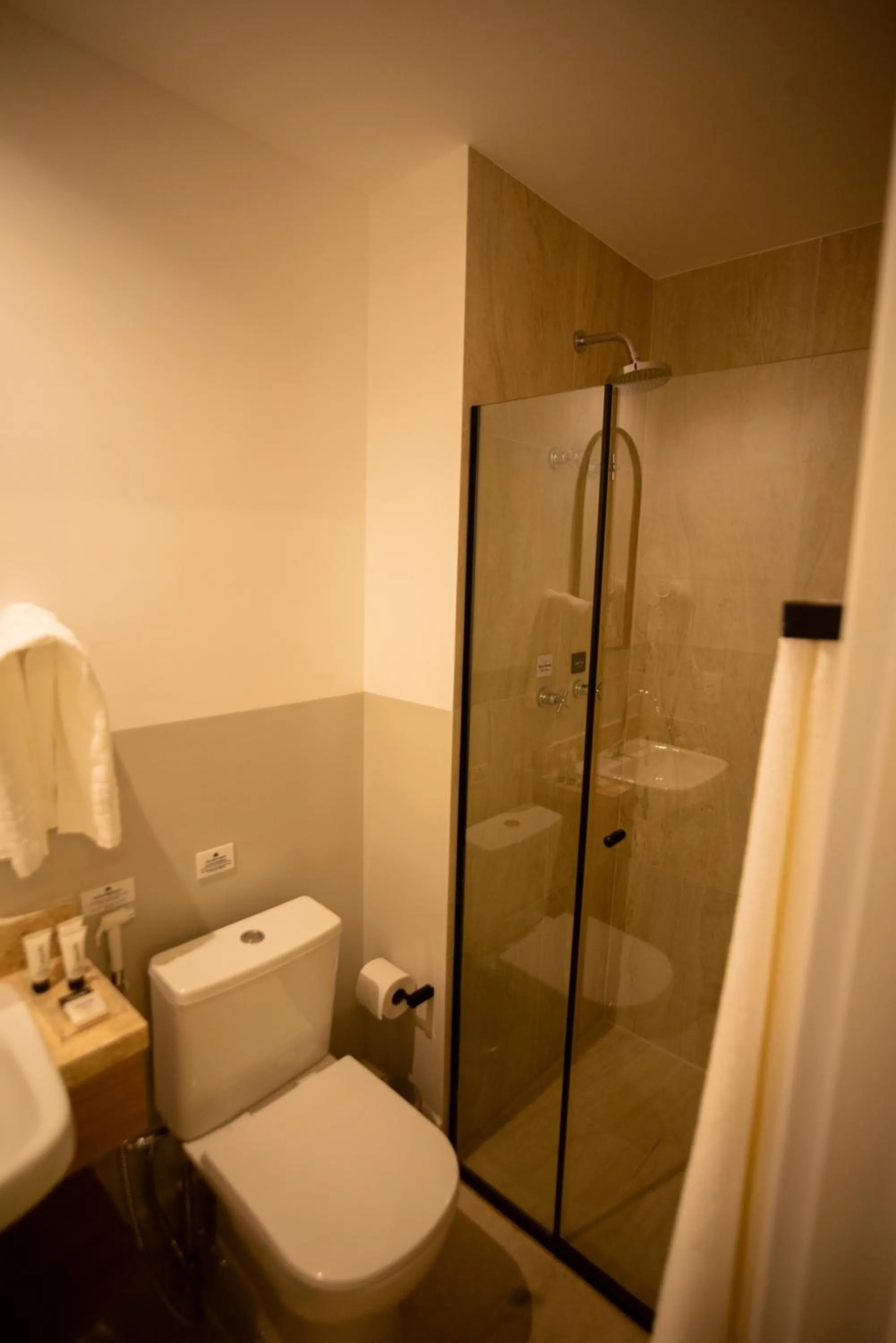 Shower in Charlie Legacy Campo Belo