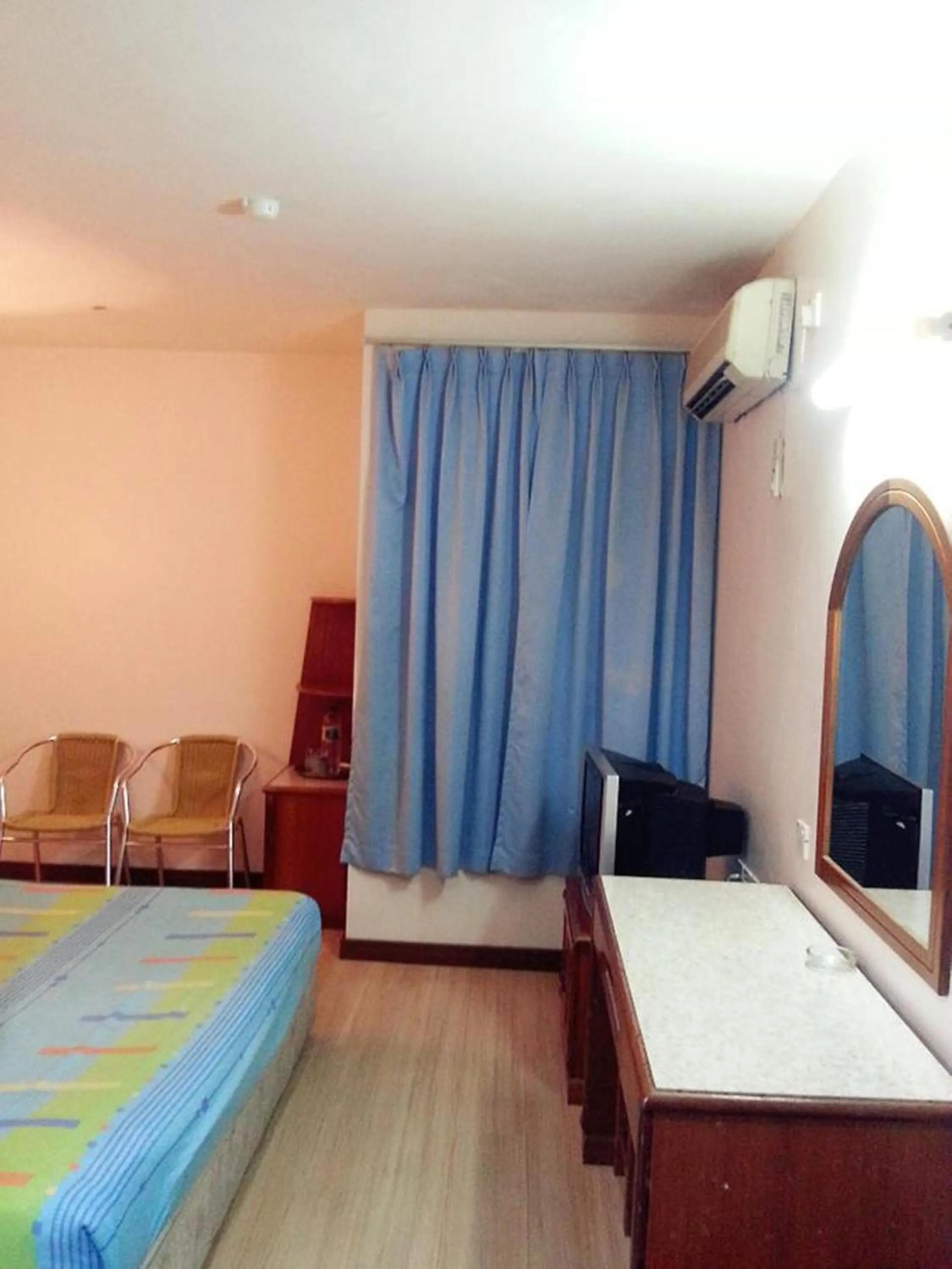 Budget Single Room in Istana Monaco Hotel