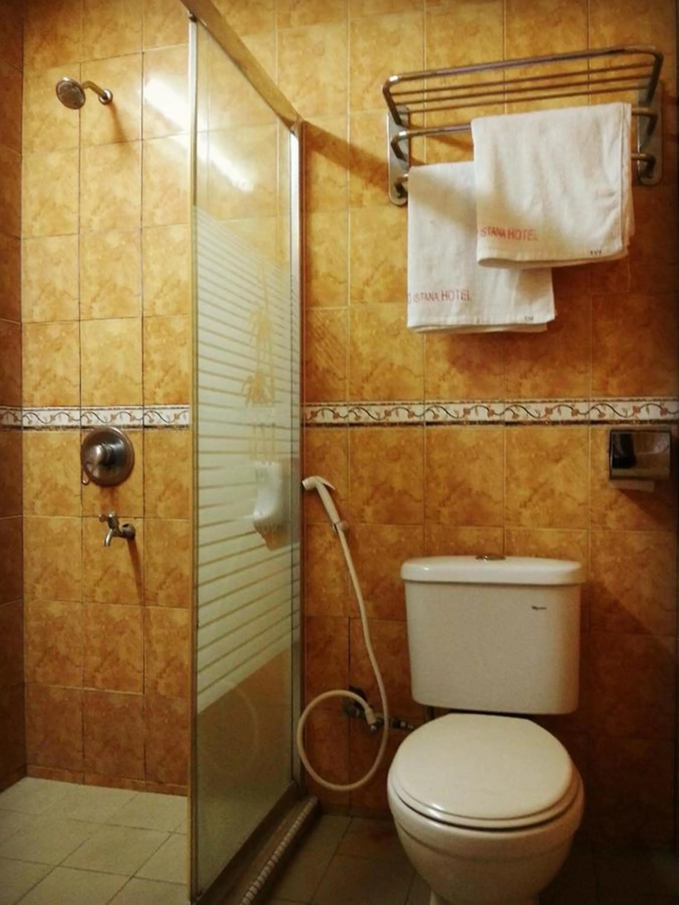 Budget Twin Room in Istana Monaco Hotel