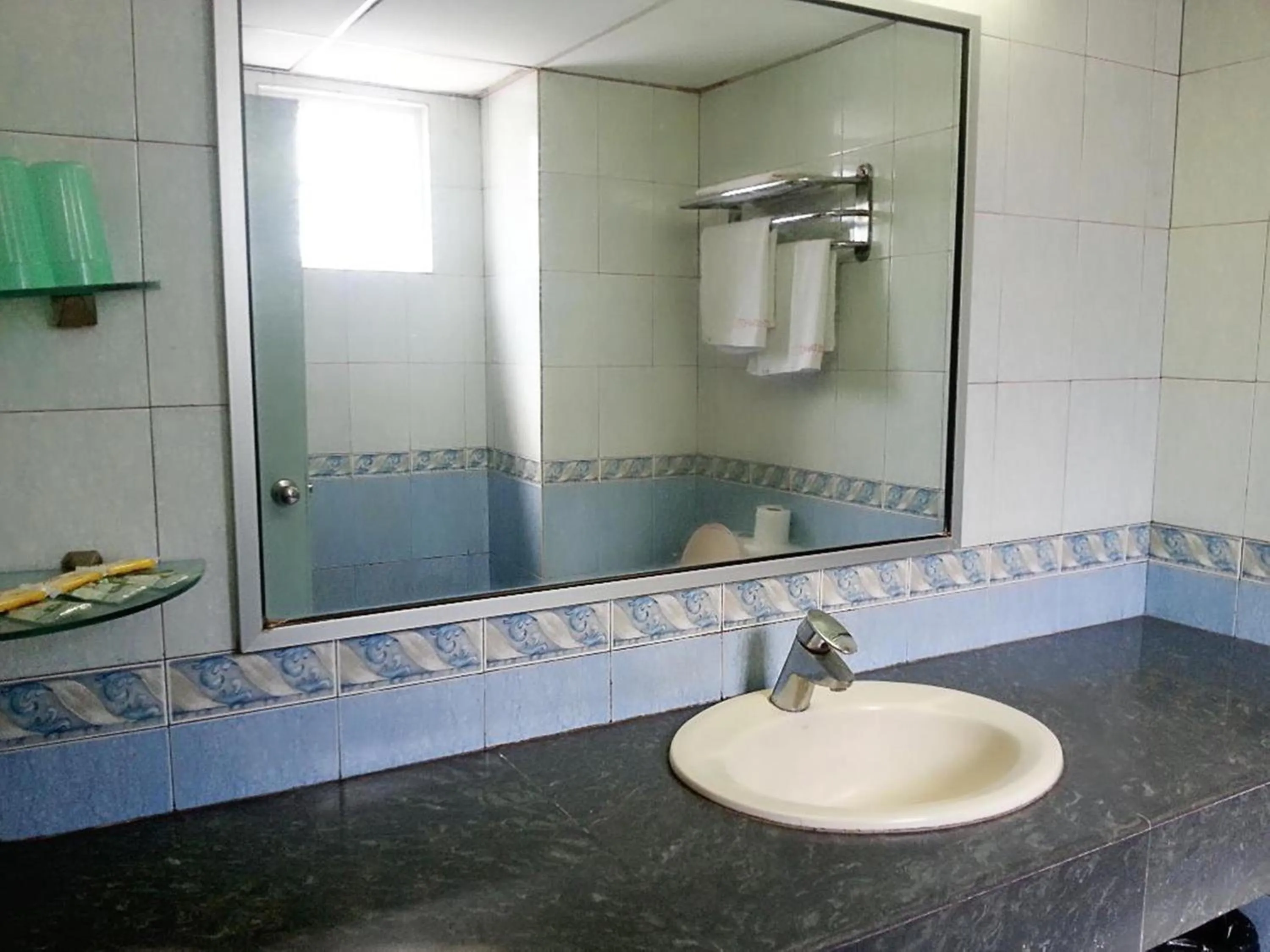 Budget Single Room in Istana Monaco Hotel