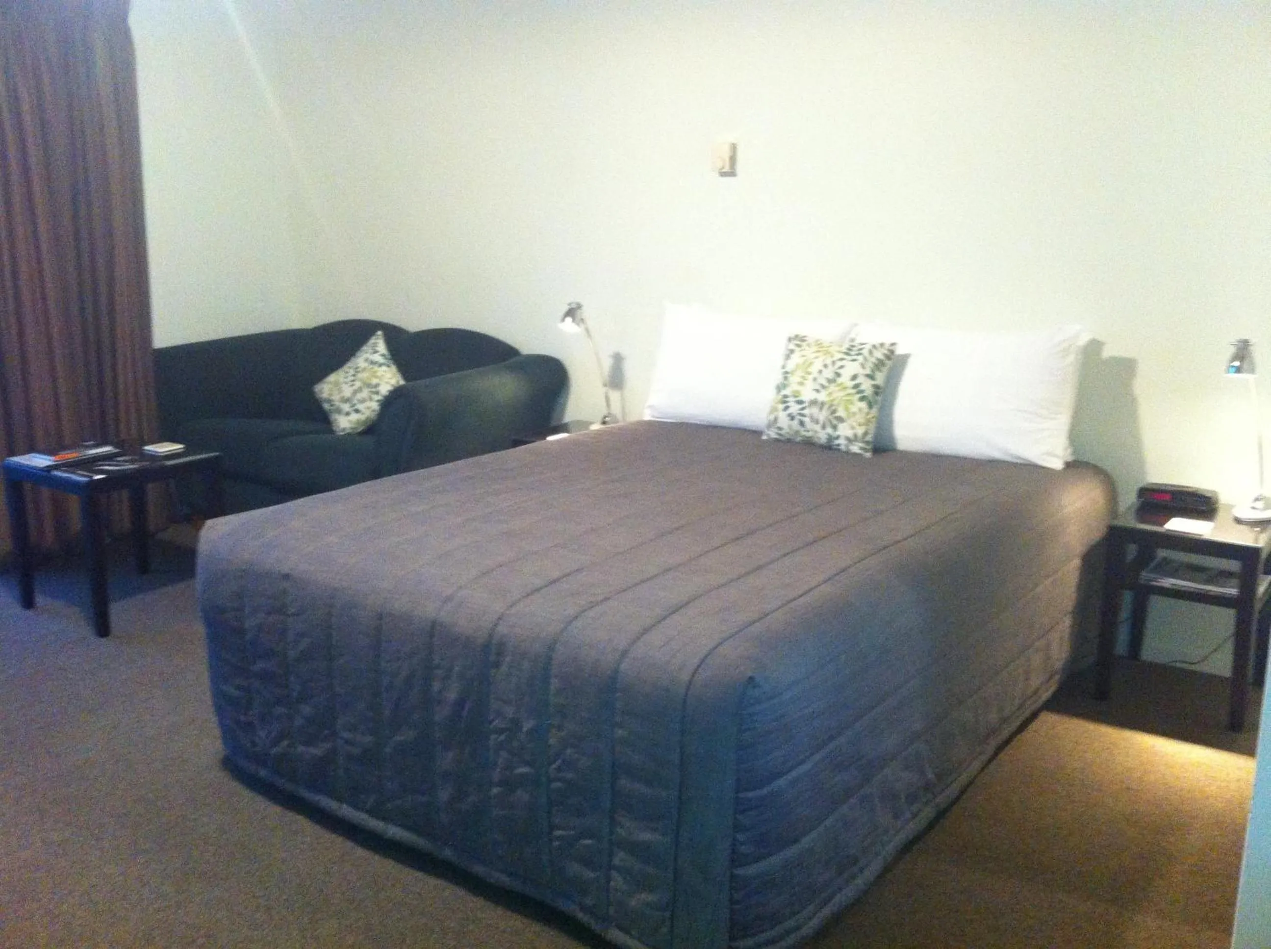 Bedroom, Bed in Darfield Motel