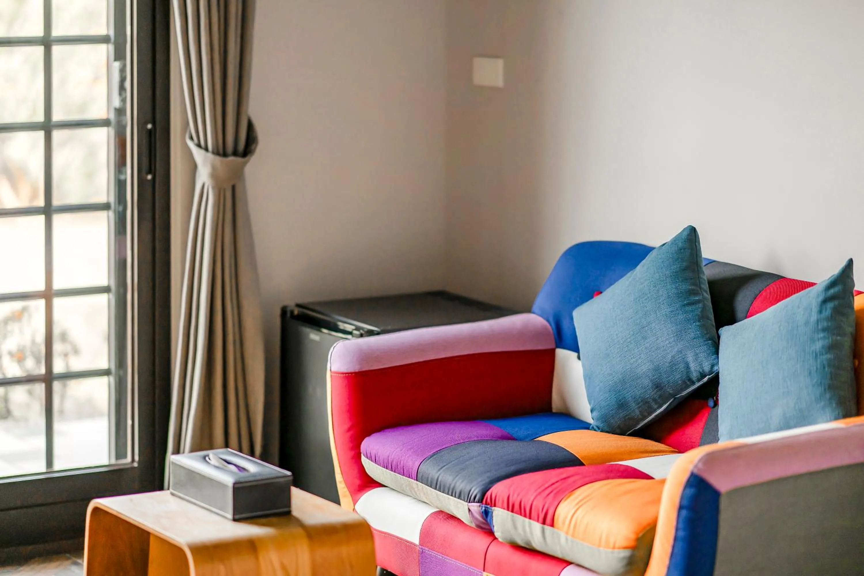 Seating area in Kavana Cottage
