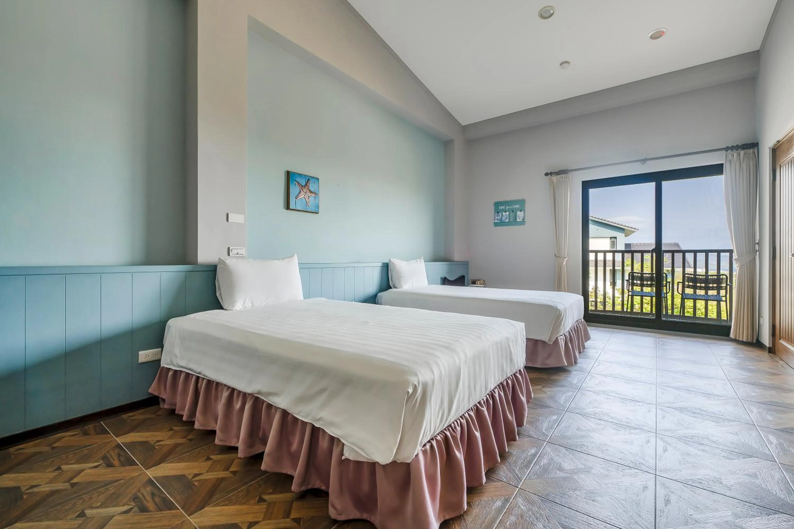 Photo of the whole room, Bed in Kavana Cottage