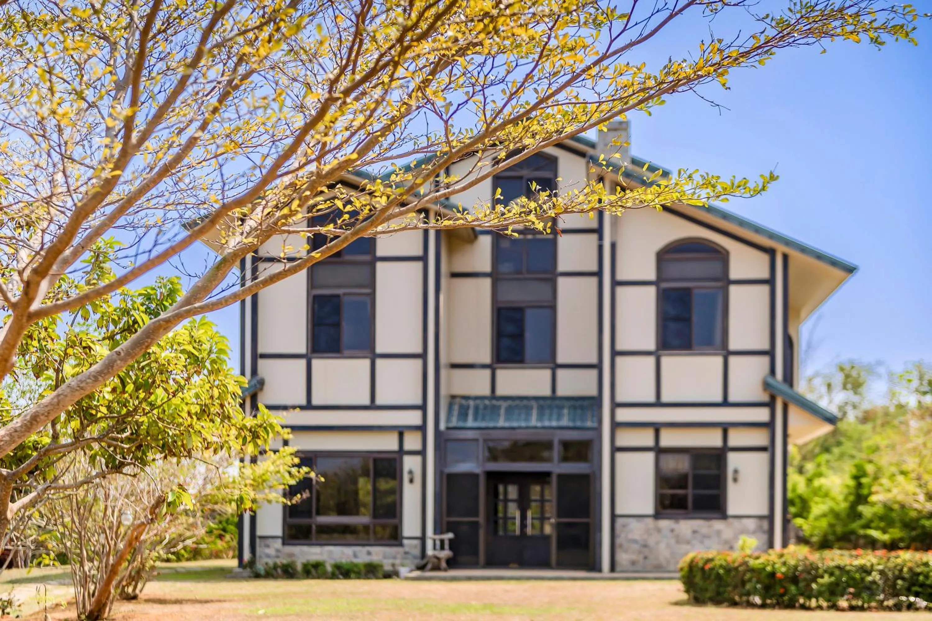 Property building in Kavana Cottage