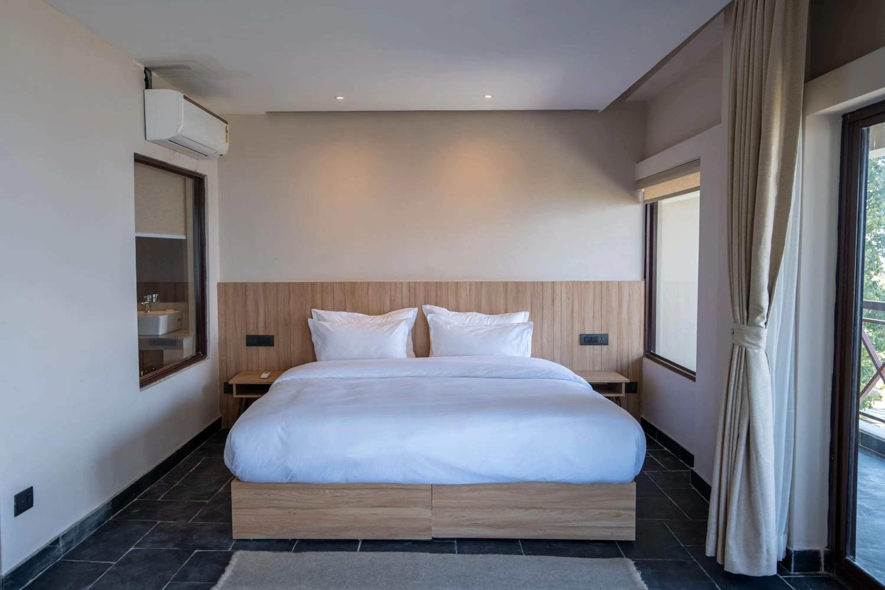 Bed in Nana Mountain Resort Mt Annapurna View