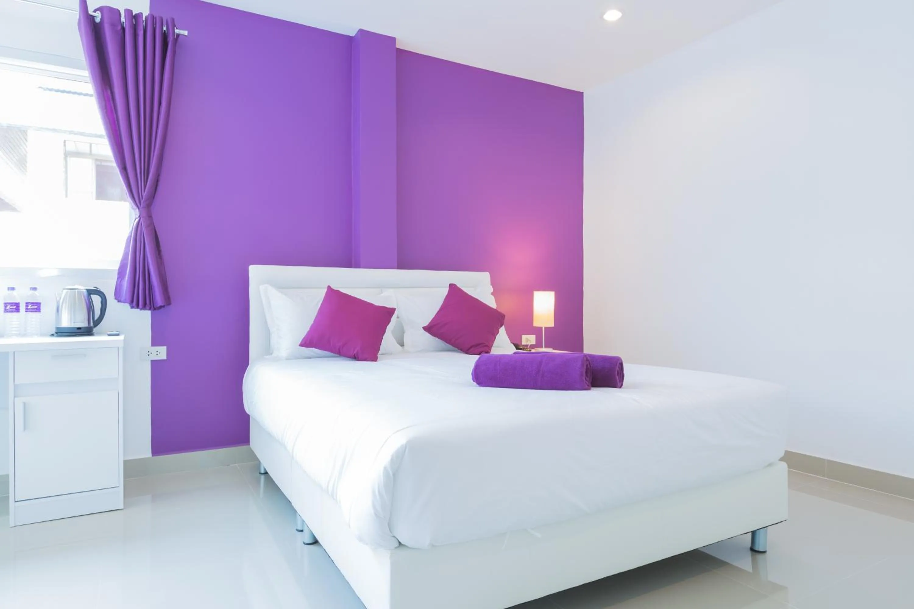 Bedroom, Bed in Z by Zing