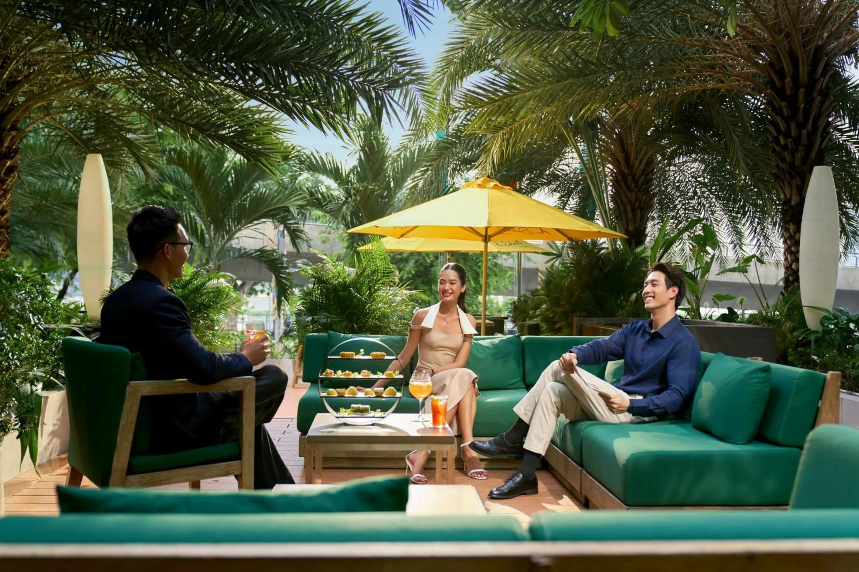 Lounge or bar in Le Meridien Saigon