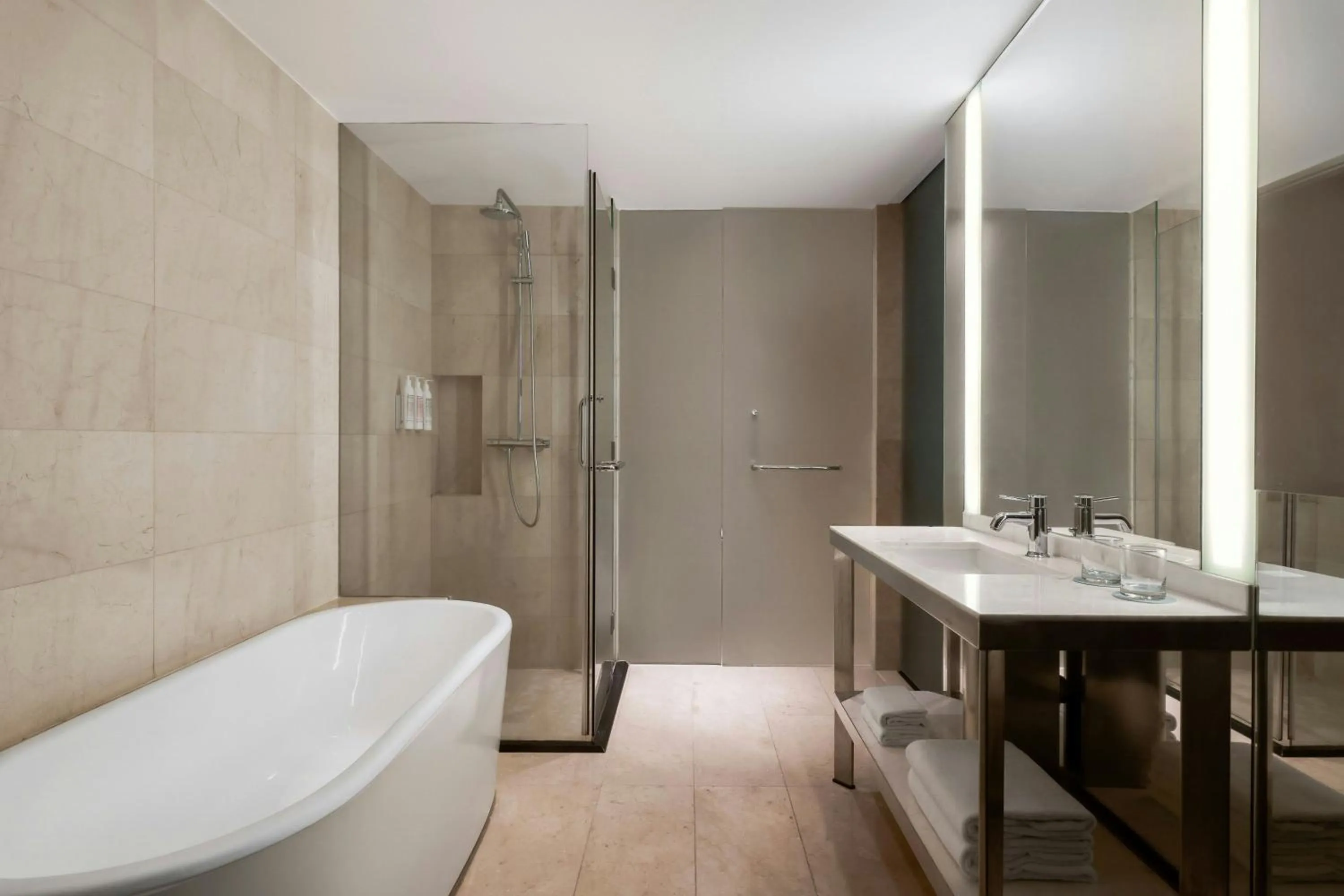 Bathroom in Le Meridien Saigon