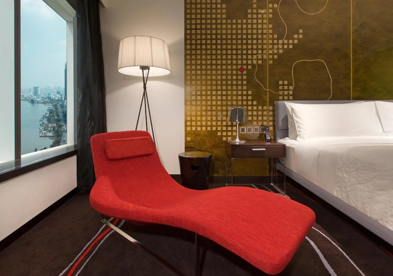 Bed in Le Meridien Saigon