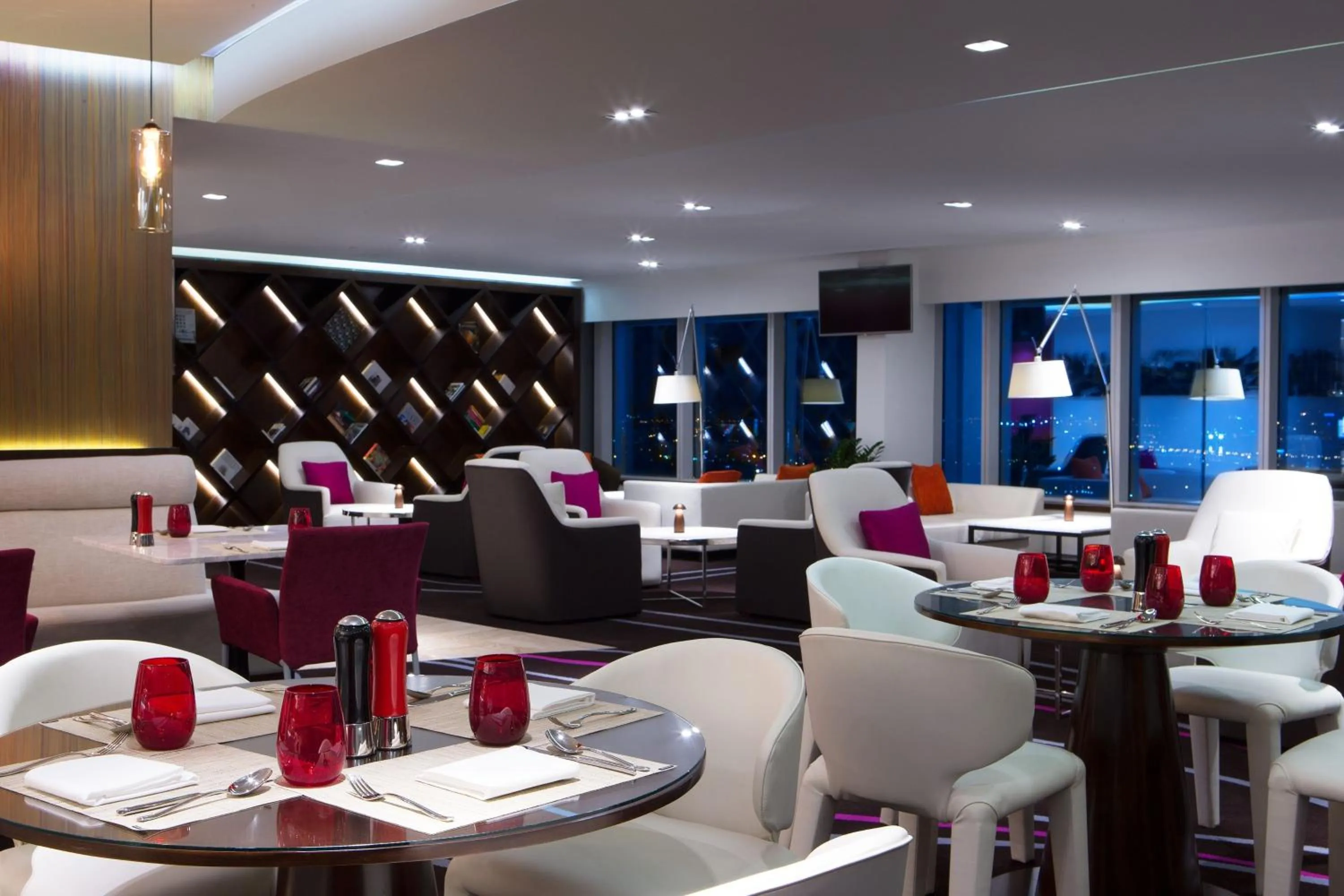 Lounge or bar in Le Meridien Saigon