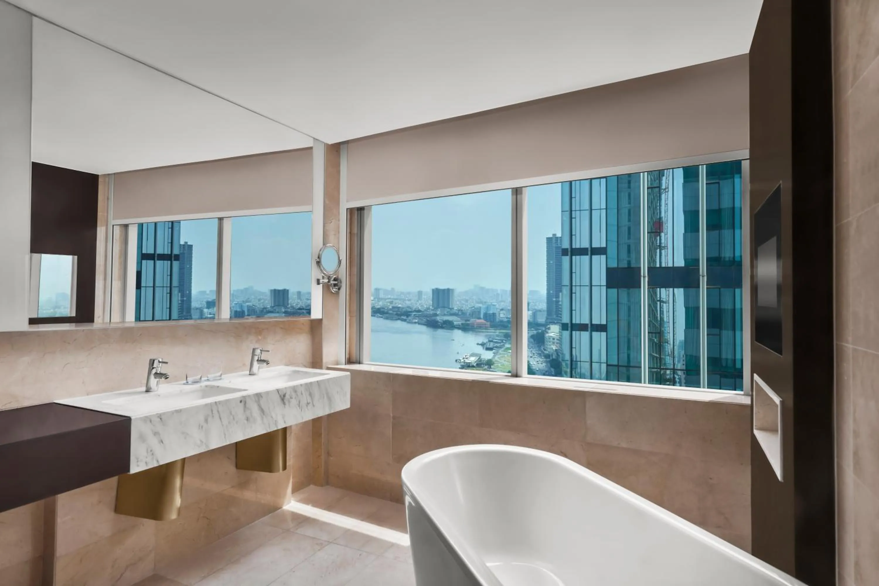 Bathroom in Le Meridien Saigon