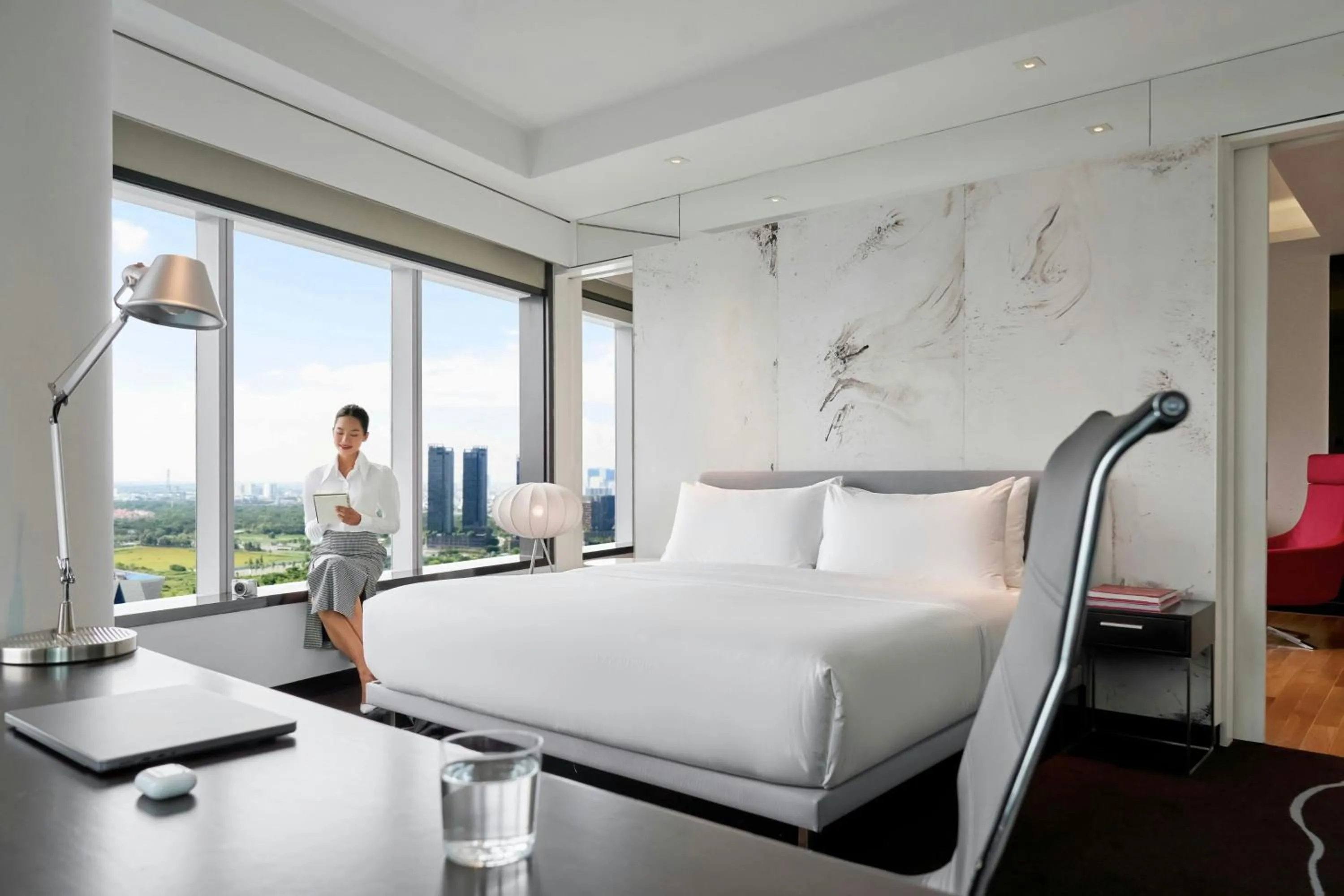 Photo of the whole room, Bed in Le Meridien Saigon