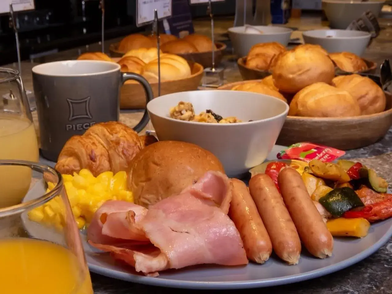 Breakfast in Piece Hostel Sanjo Breakfast in Piece Hostel Sanjo